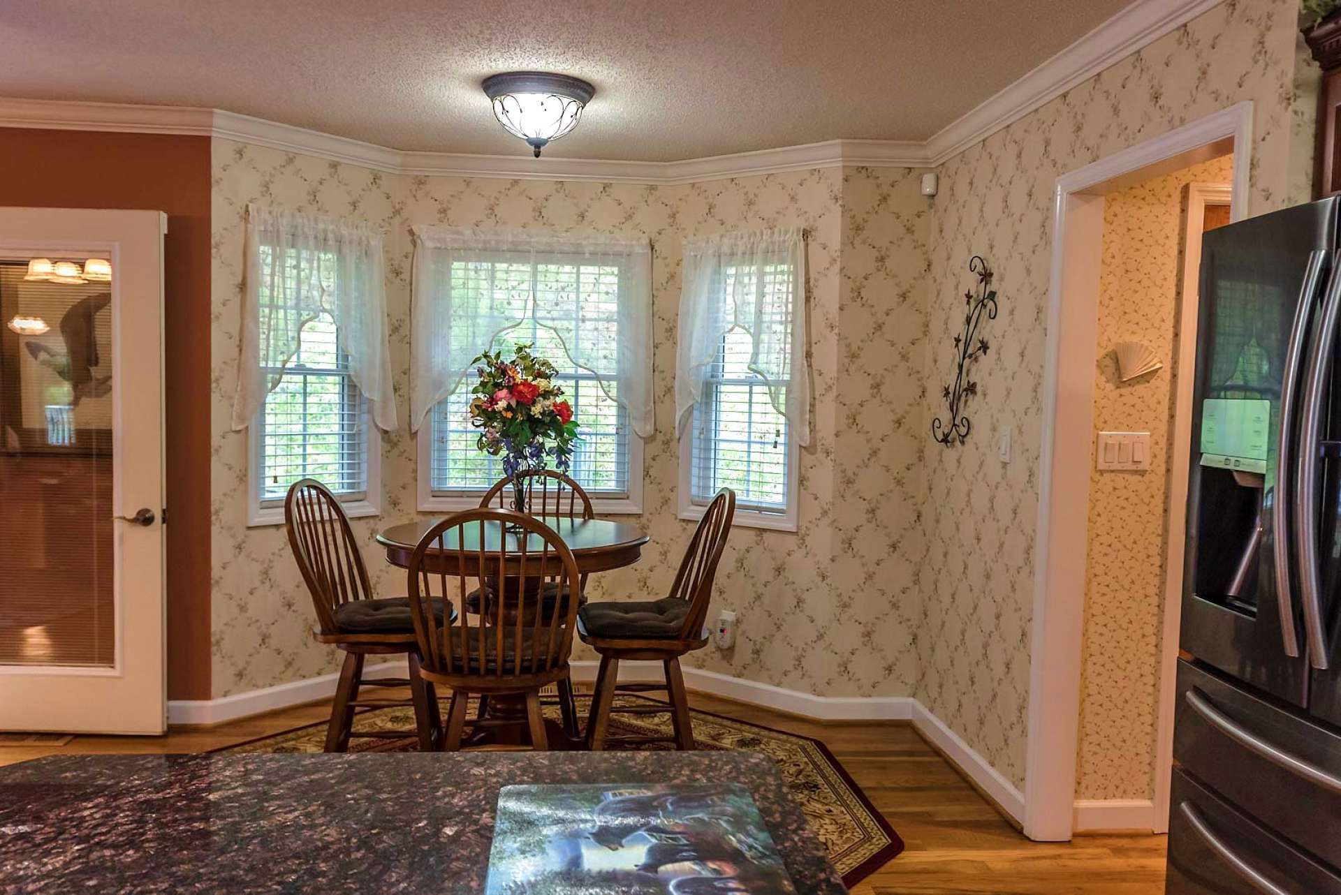 Enjoy your breakfast or quick lunch here in the morning nook surrounded by windows.