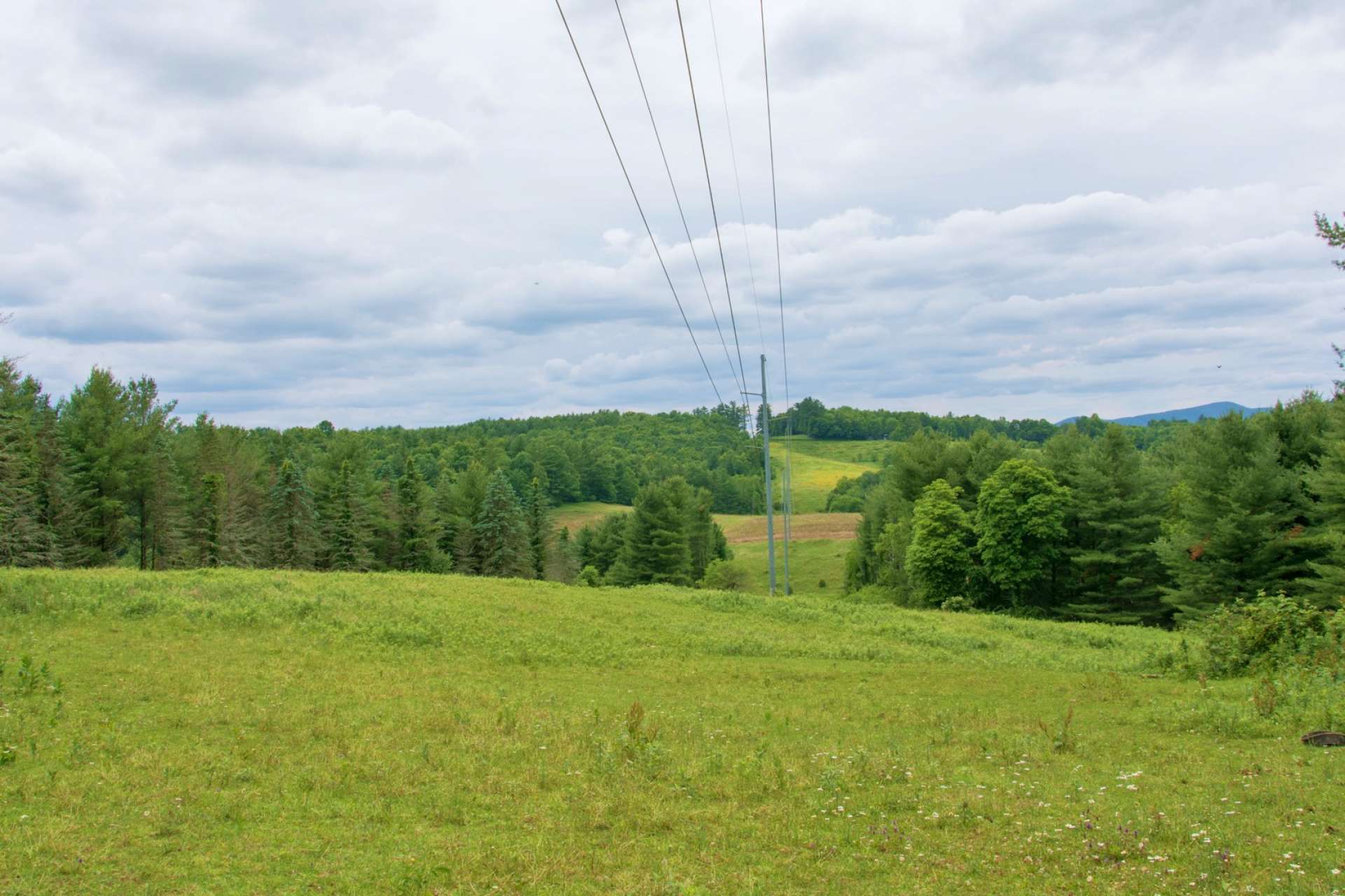 There are many additional building sites, including sites with long range mountain views.