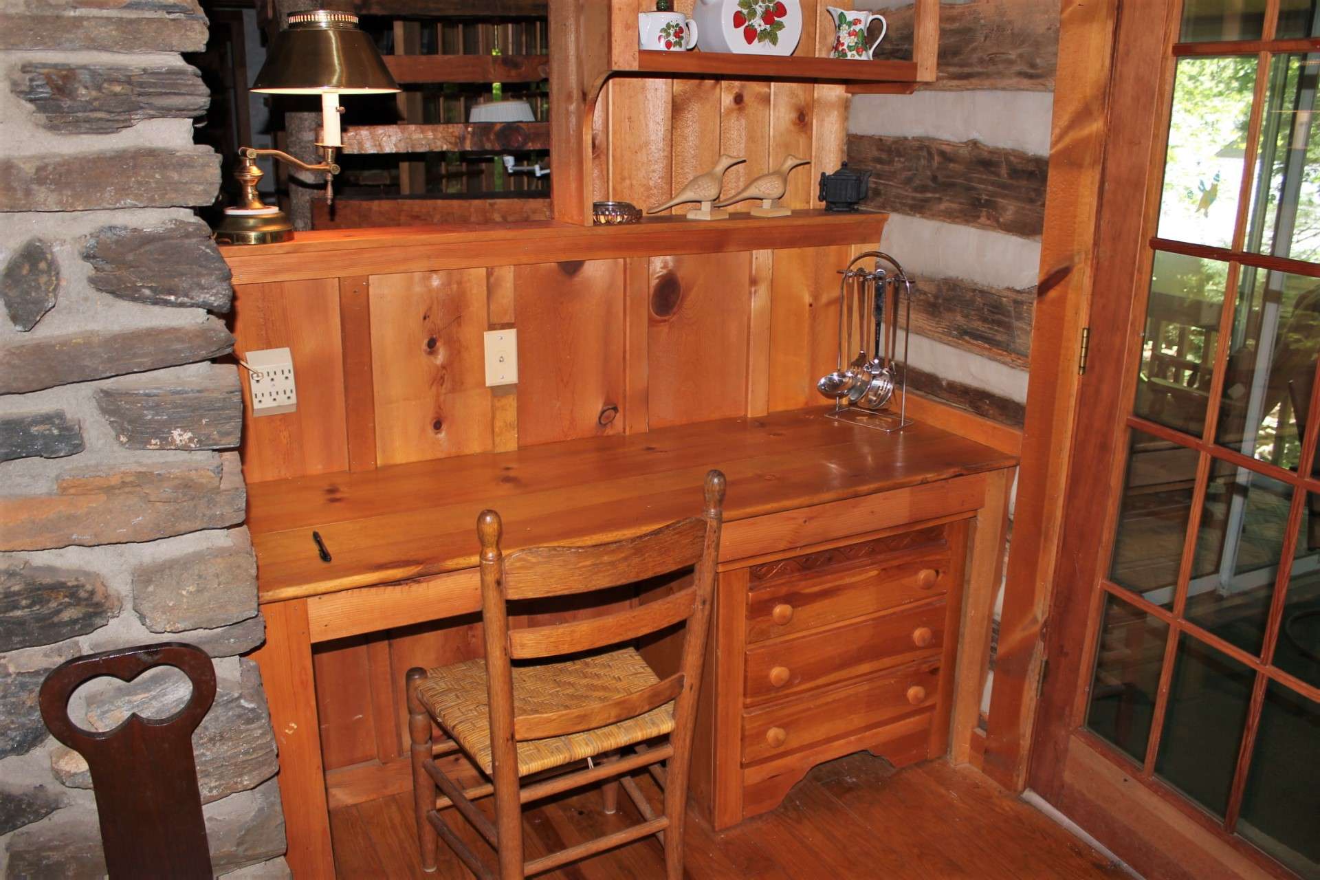 This sweet kitchen nook is the perfect place to set up the computer to check emails or find that favorite recipe.