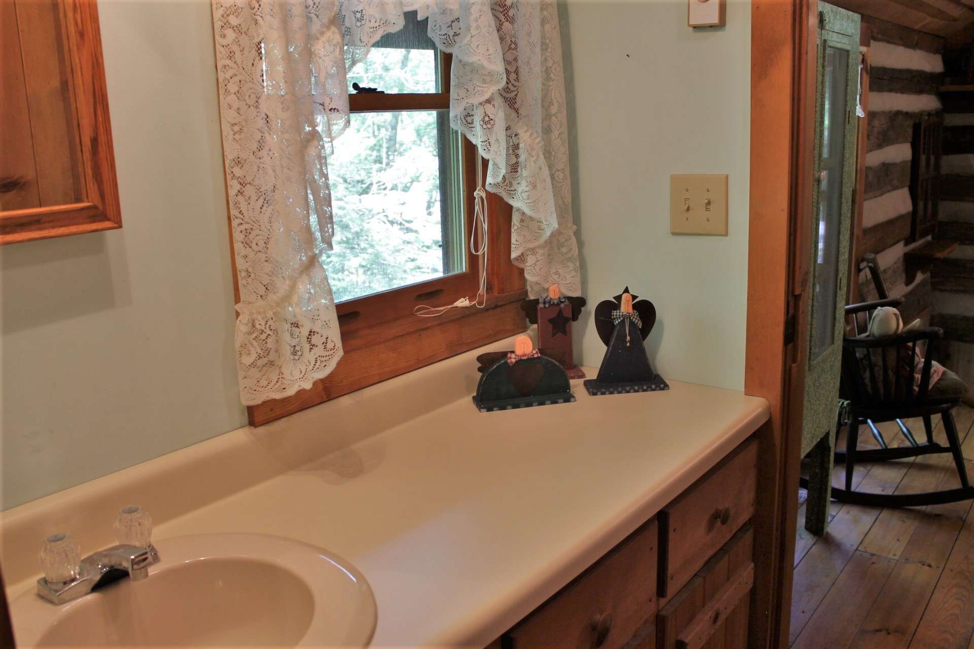 A full guest bath is shared with loft and guest bedroom.