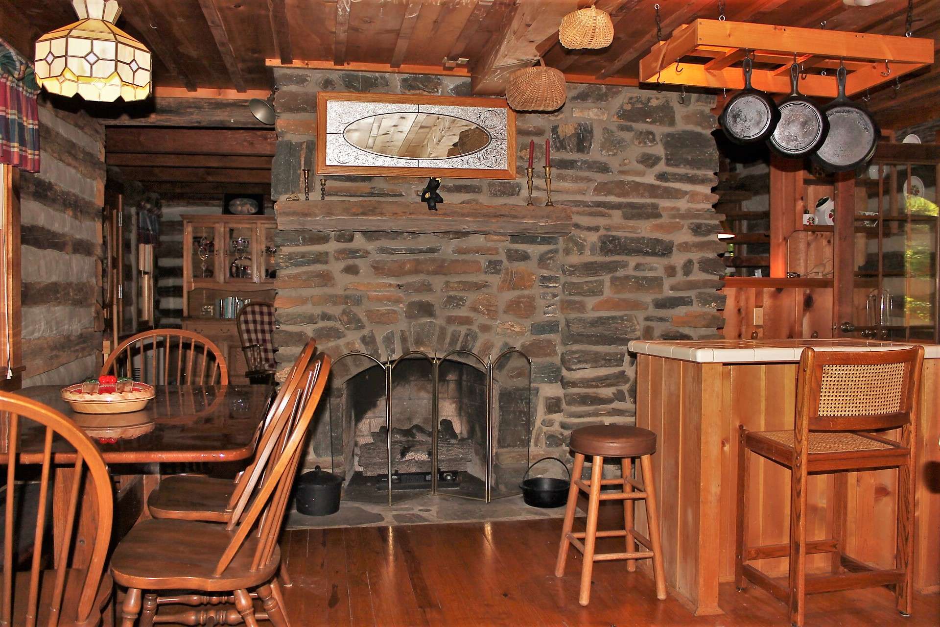 A gas fireplace provides just the right rustic ambiance for enjoying meals with loved ones.