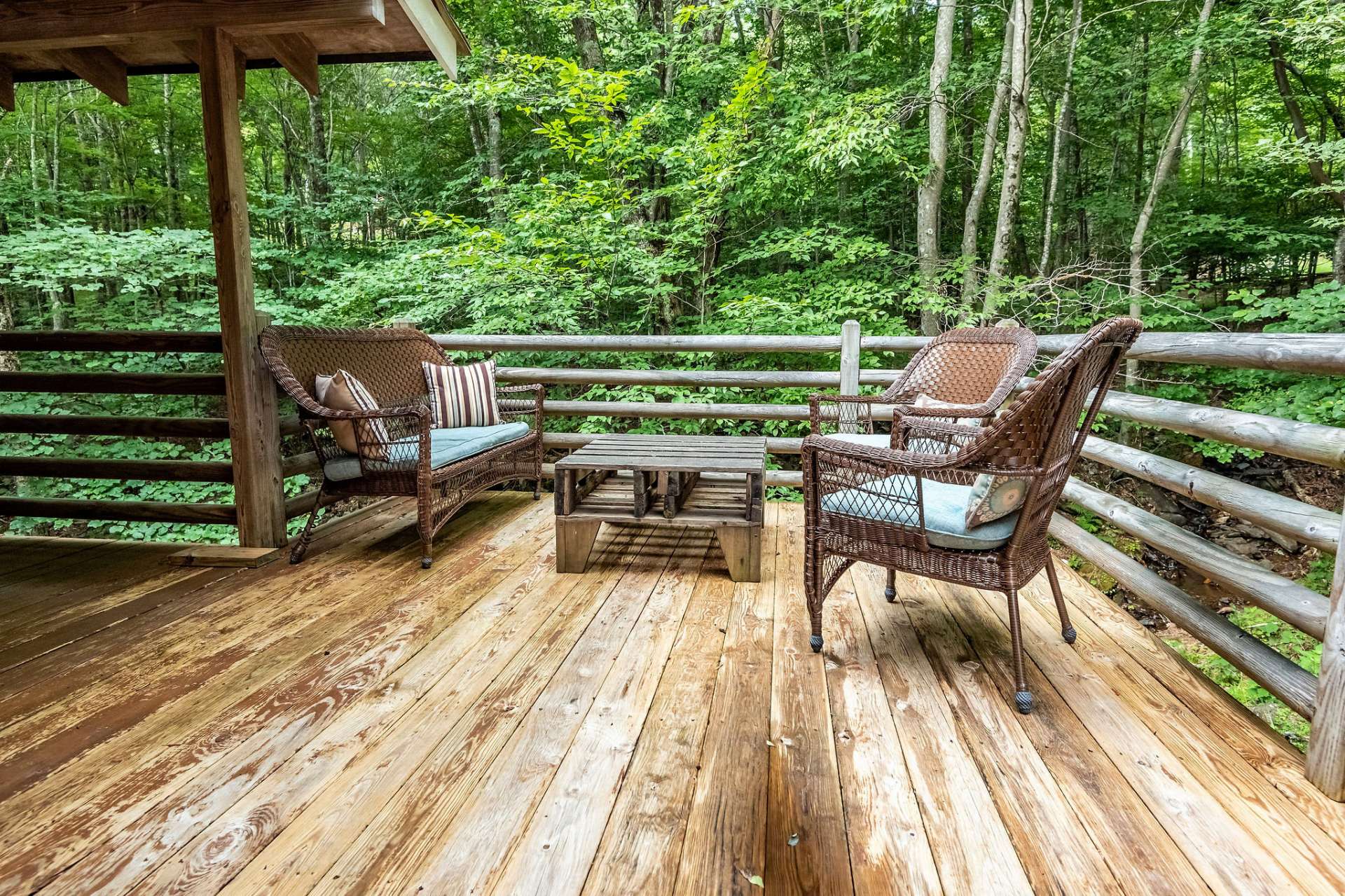 Outdoor living room overlooking the creek.