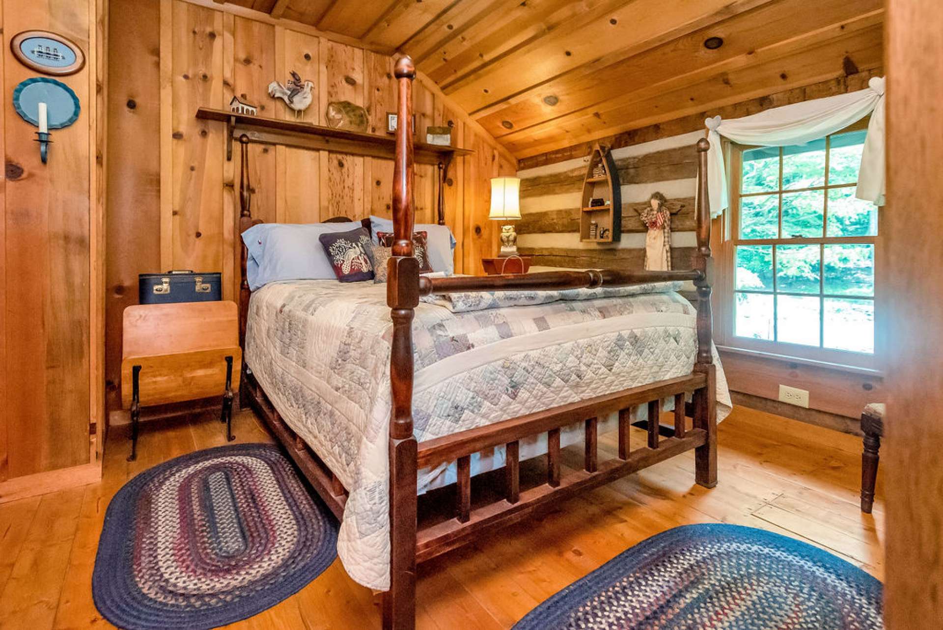 An additional bedroom on the upper level for your family and friends.