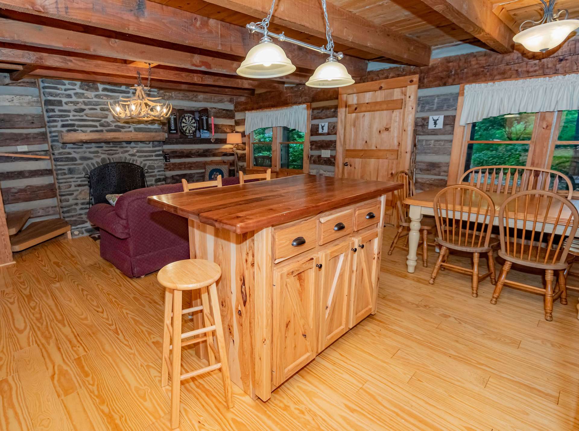 The dining area allows you to enjoy the outdoor scenery while dining inside.