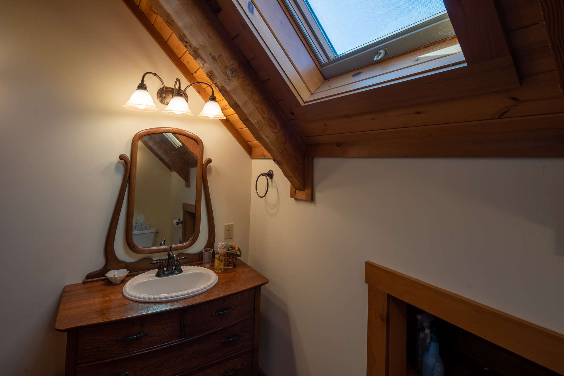 Upper level guest bath with skylight.