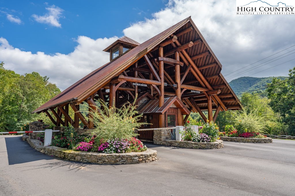 ES71 Twisted Oak Path