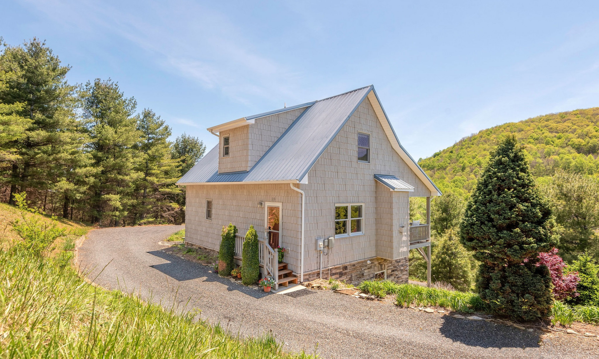 Furnished Blue Ridge Mountain Cottage