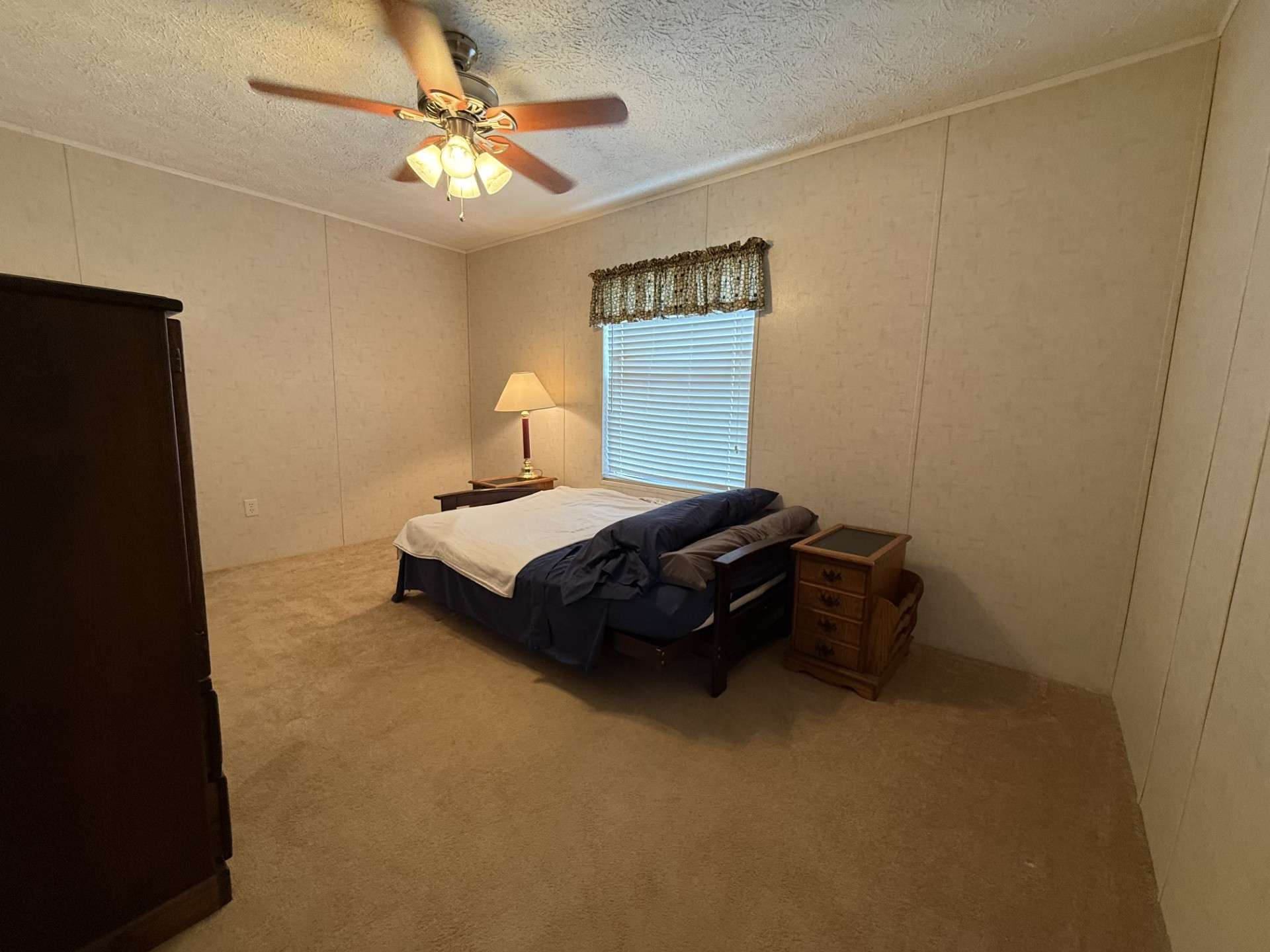 Guest bedroom