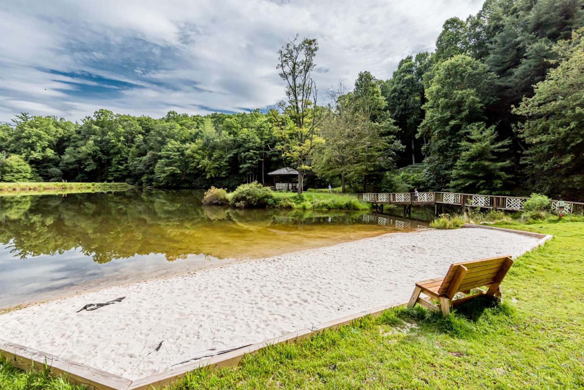 Nice picnic area at the lake