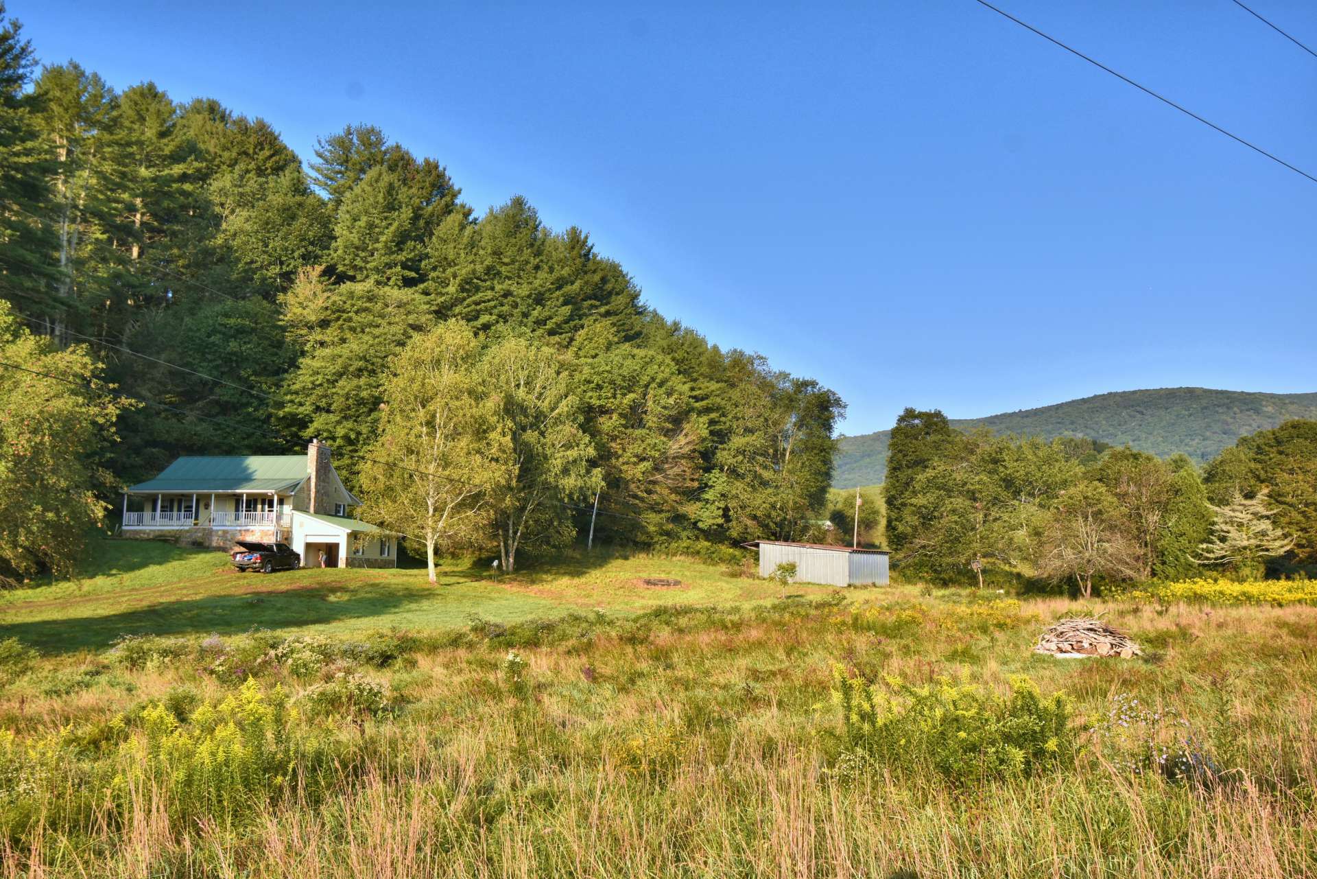 Perfect Grayson Highlands mini farm in the heart of horse country.