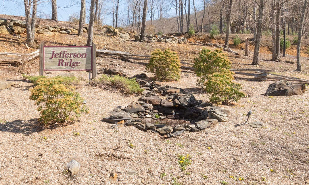 Jefferson Ridge is a small mountain community with only 13  home sites featuring paved streets with lamp post lighting and underground utilities including fiber optics.