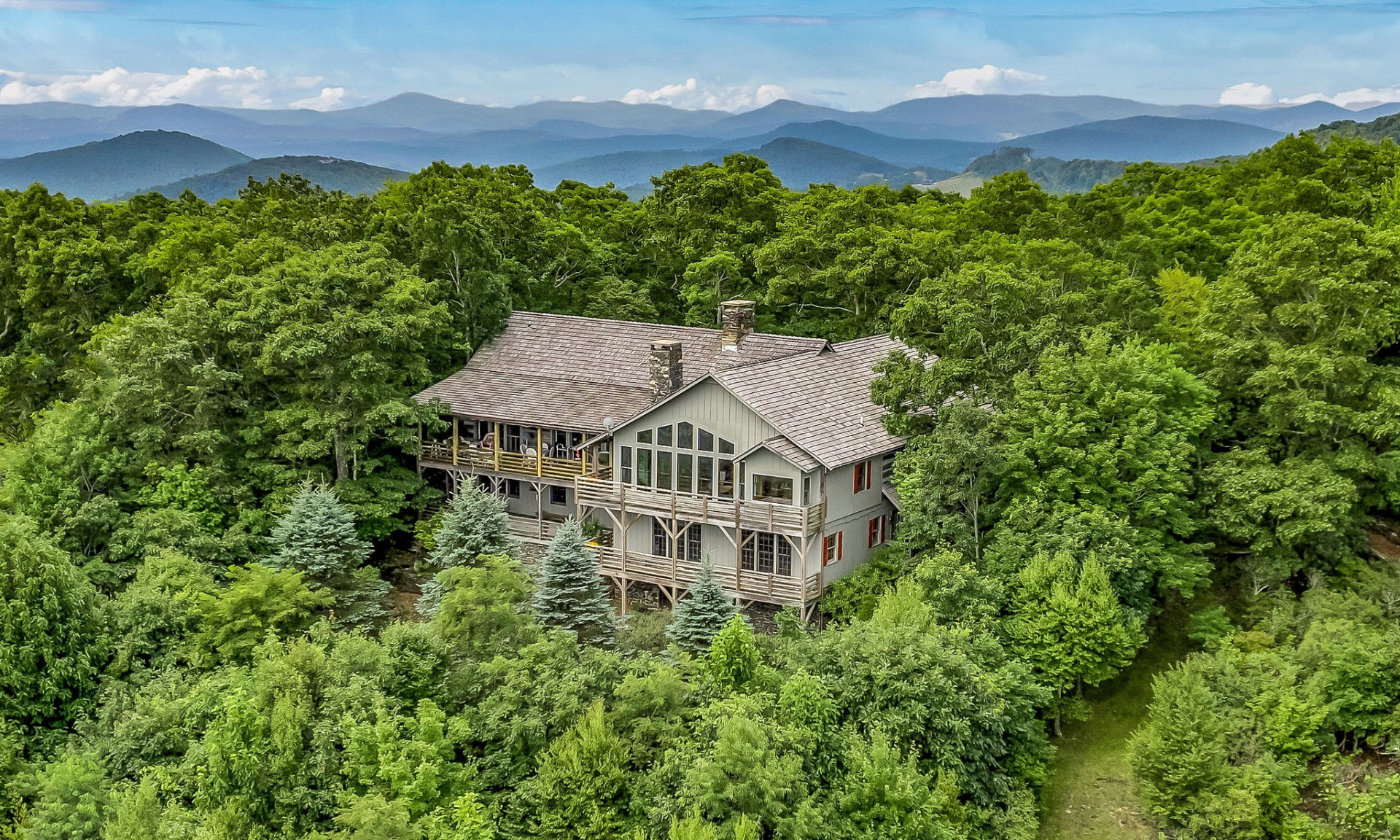 Large NC Mountain Stonebridge Log Home