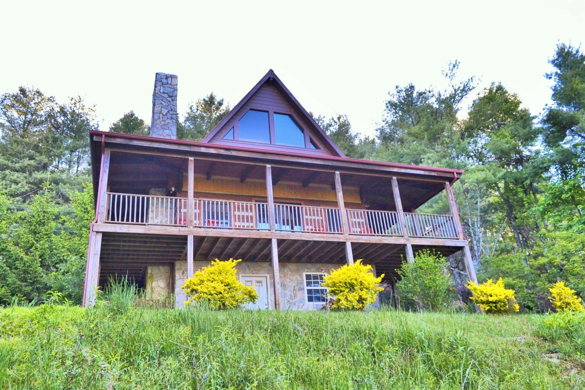 Welcome to the Virginia Mountain Log Cabin lifestyle!  Call us for more information on listing S185.