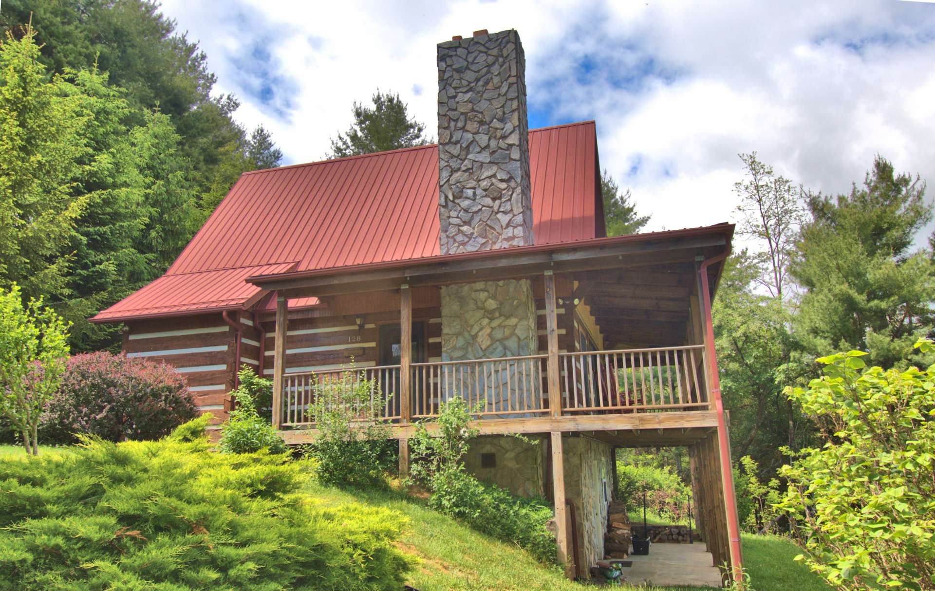 Your private log cabin retreat in the Virginia Mountains awaits!  The location is convenient to area trout streams, the New River, Grayson Highlands State Park, Mount Rogers Recreation Area, and just a short drive to Hungry Mother State Park and West Jefferson, NC.