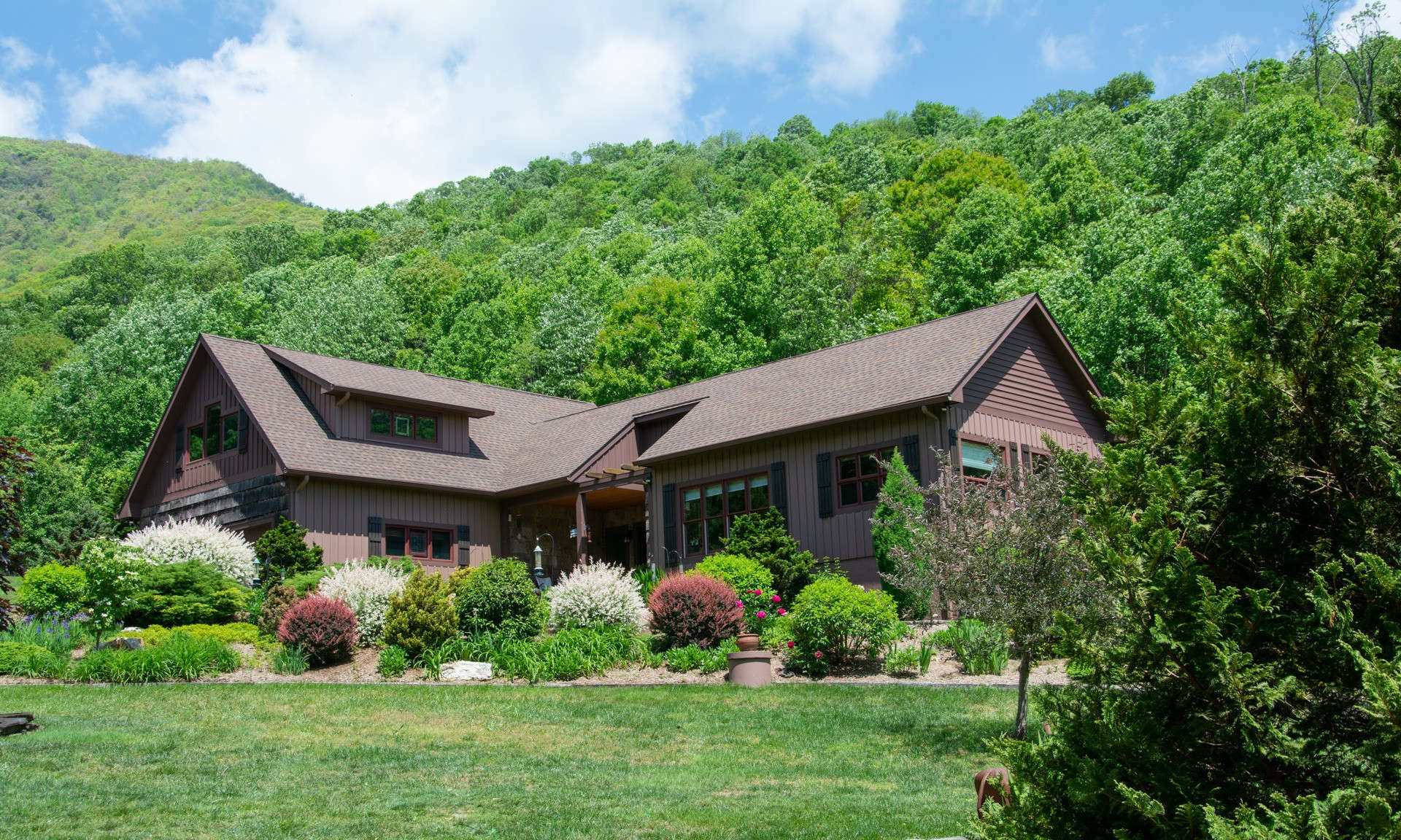 THE FARM AT BUFFALO CREEK - Prepare to be amazed from the moment you enter this luxurious mountain property perfectly situated and surrounded by three conservation areas with incredible mountain scenery.