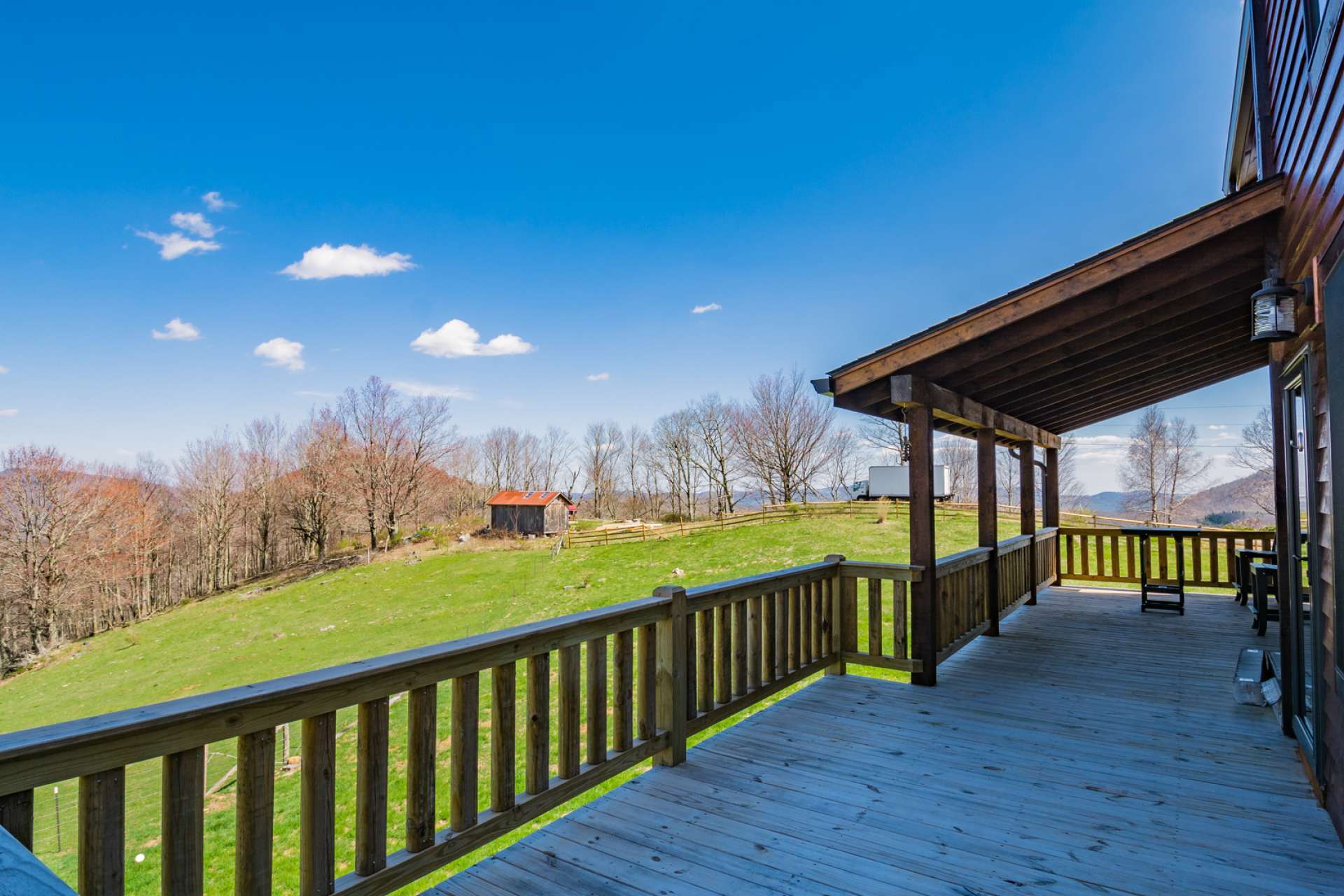 This expansive decking provides a wonderful space for outdoor entertaining and al fresco dining.