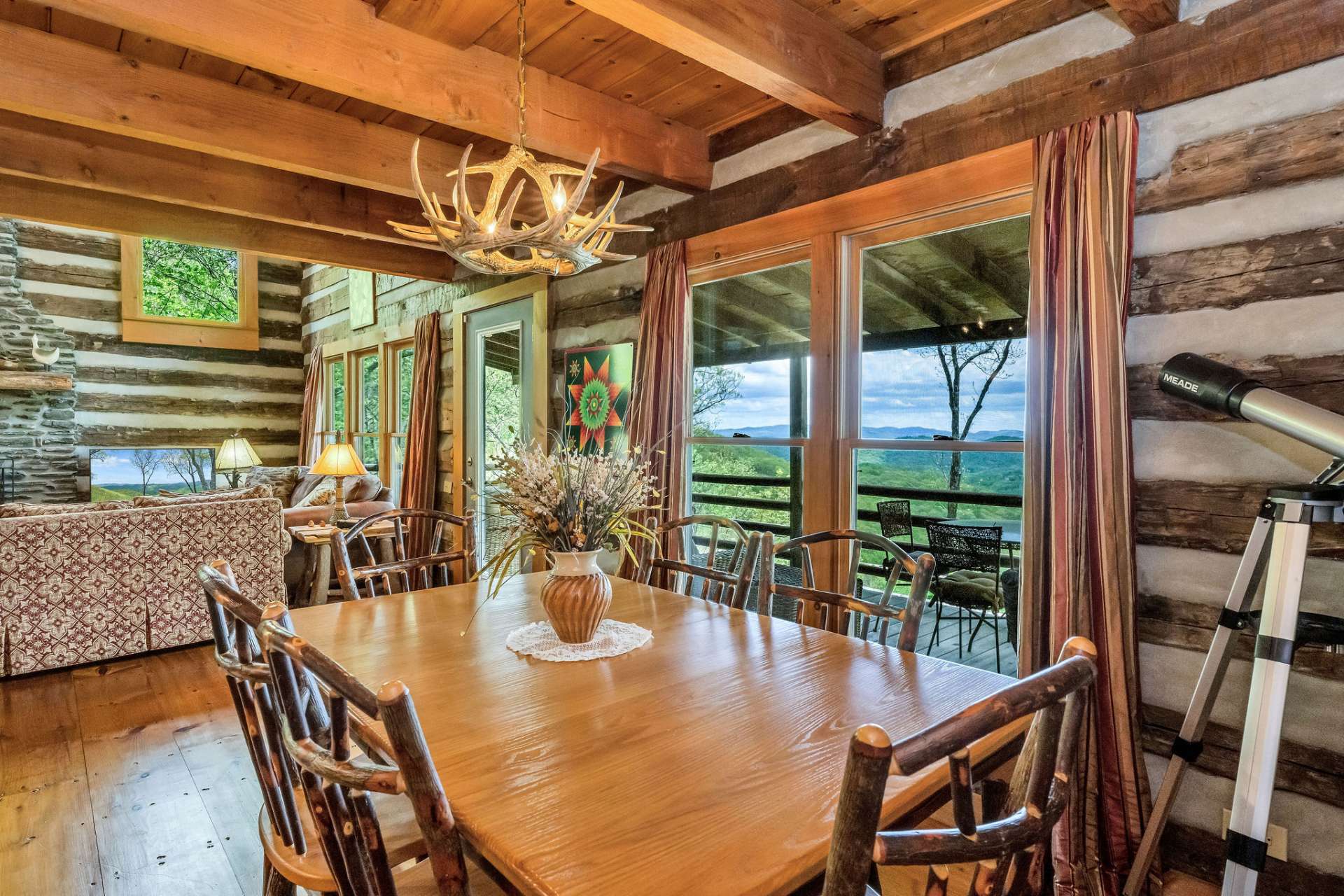 All meals shared in this dining room will be unforgettable.