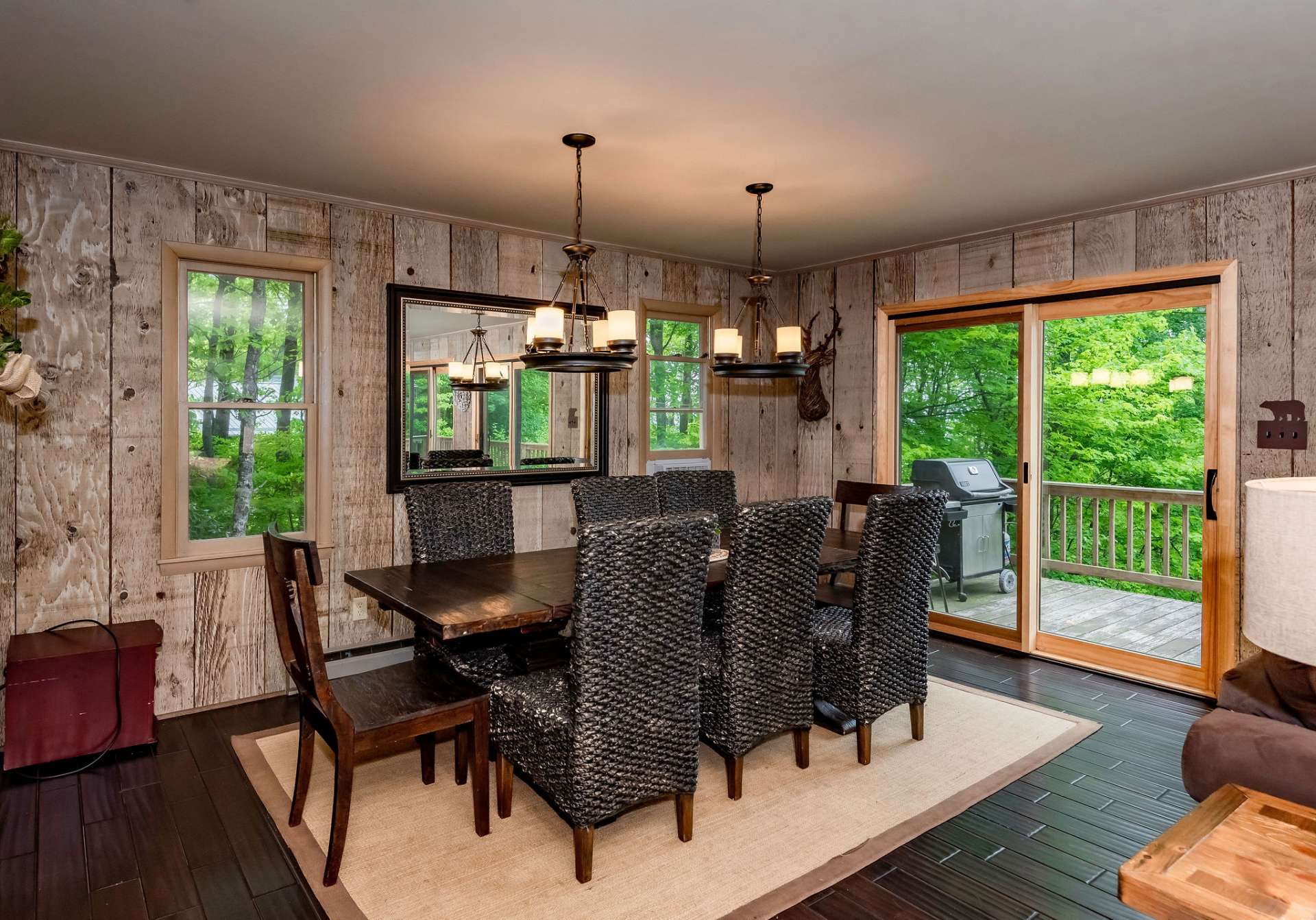 Entertain dinner guests in the dining area where you can enjoy the outdoor scenery.
