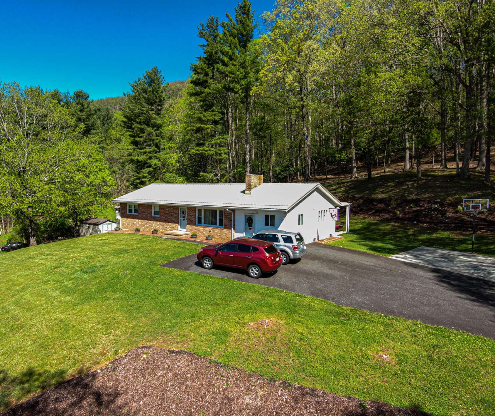 You will love the country feel of this home nestled on 1.10 acres on Buck Mountain Circle, a convenient location to all amenities of the High Country.