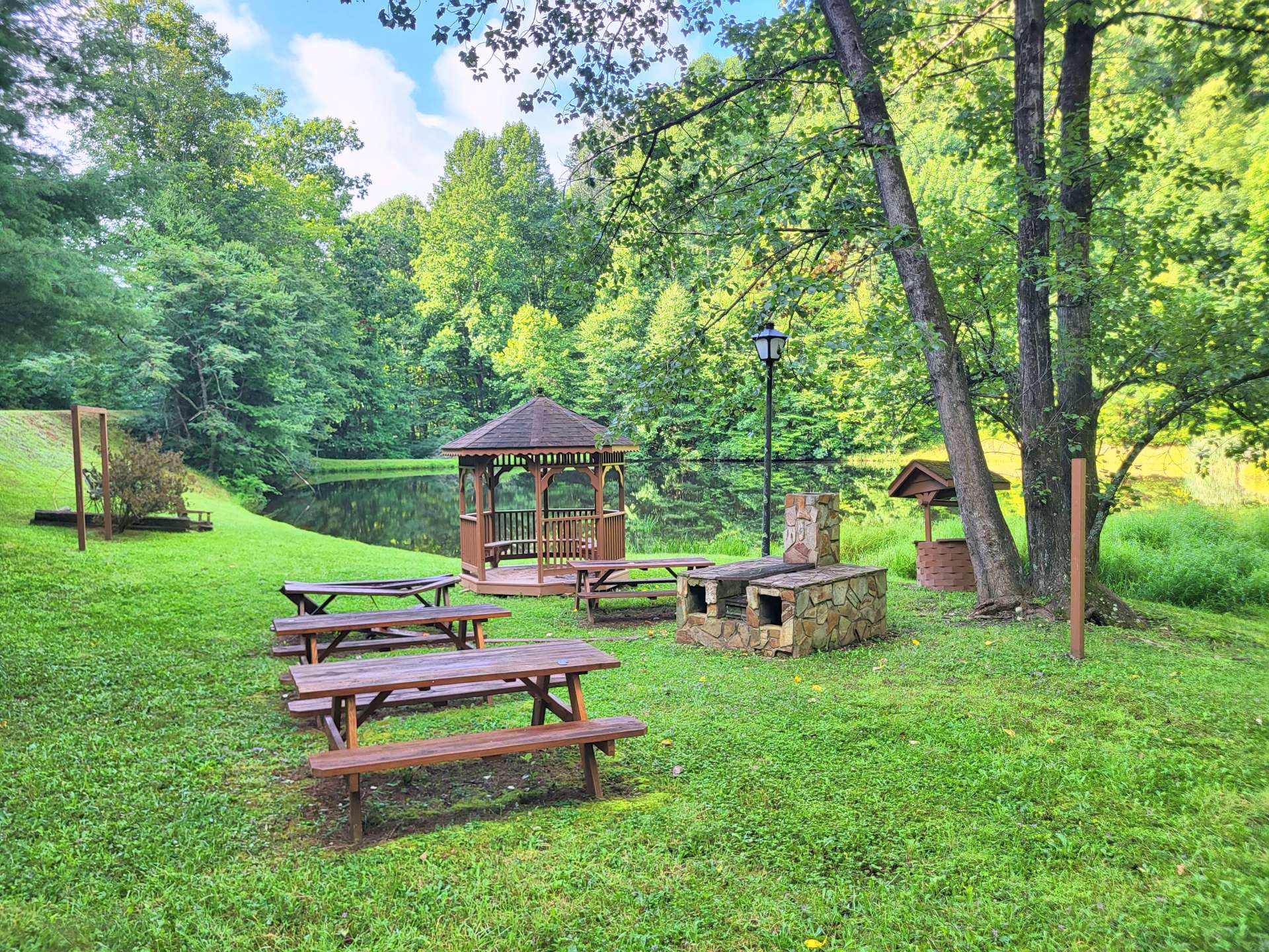 This homesite is located in NC Dreams, a quaint gated community offering a common area around the community-stocked pond and other common areas.
