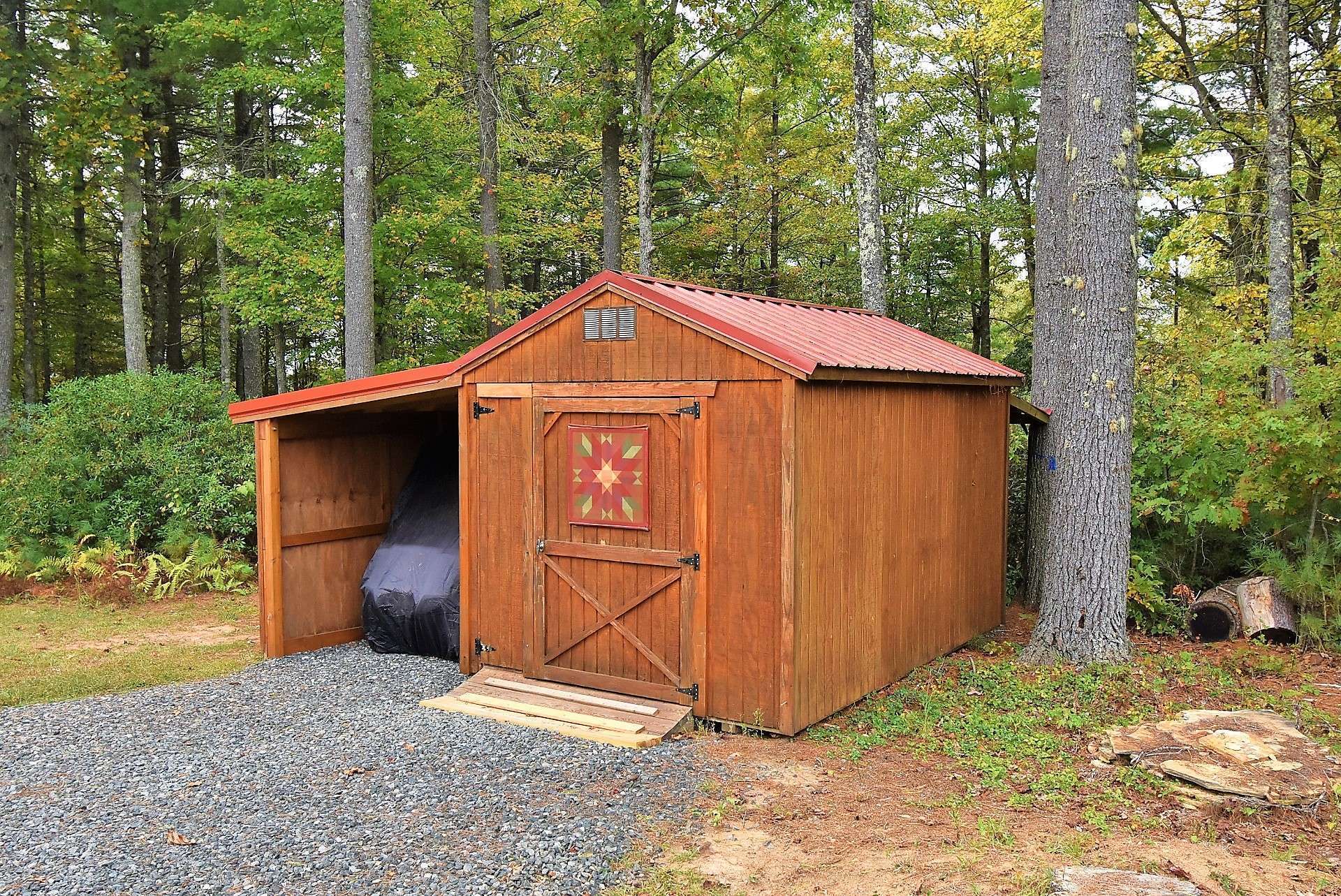 Also included is this 8' x 12' outbuilding, wired with electricity, for storing your lawn and gardening equipment.