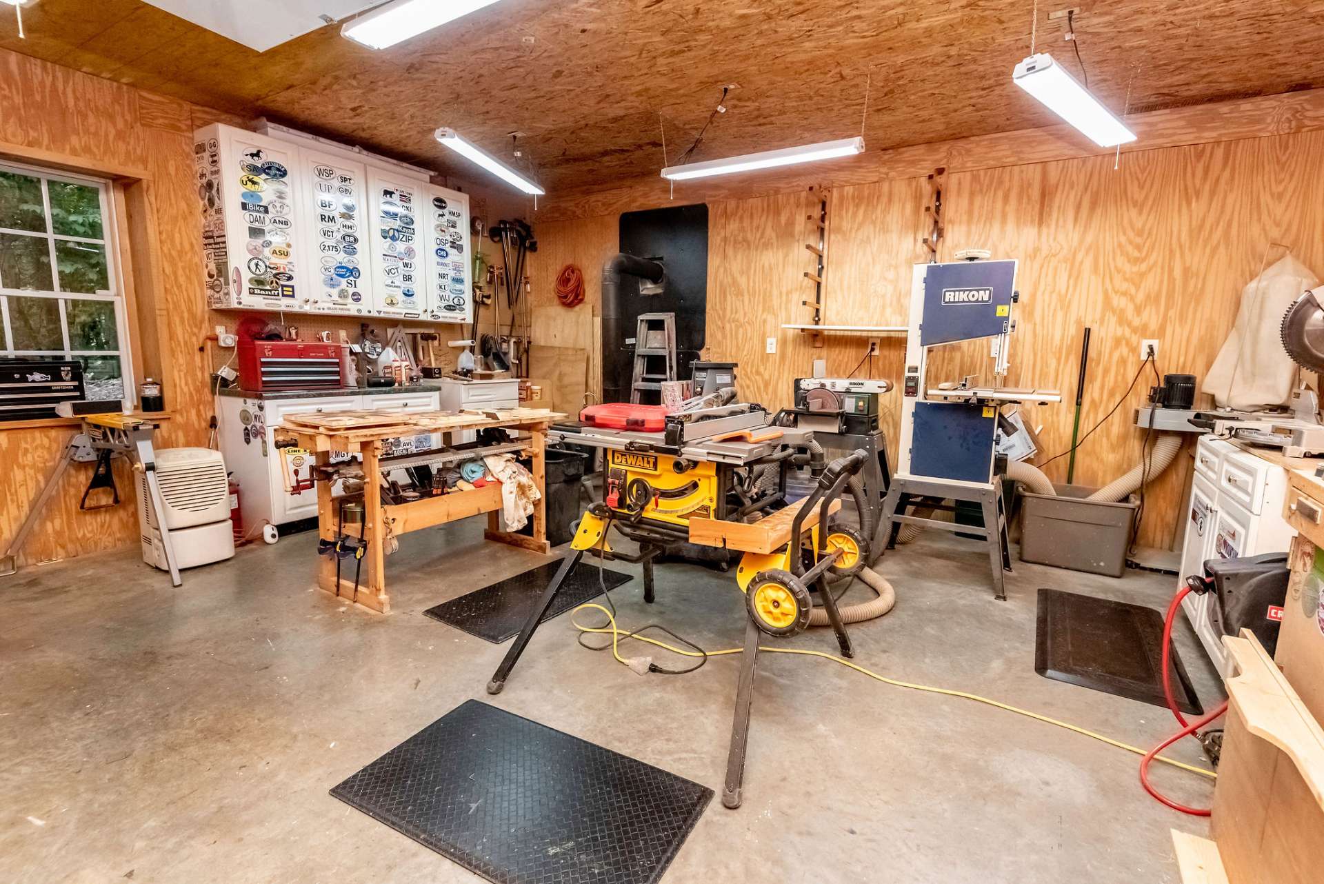 Currently being used as a workshop and could also be used as a game room, art studio, storage for all your mountain toys....endless possibilities.