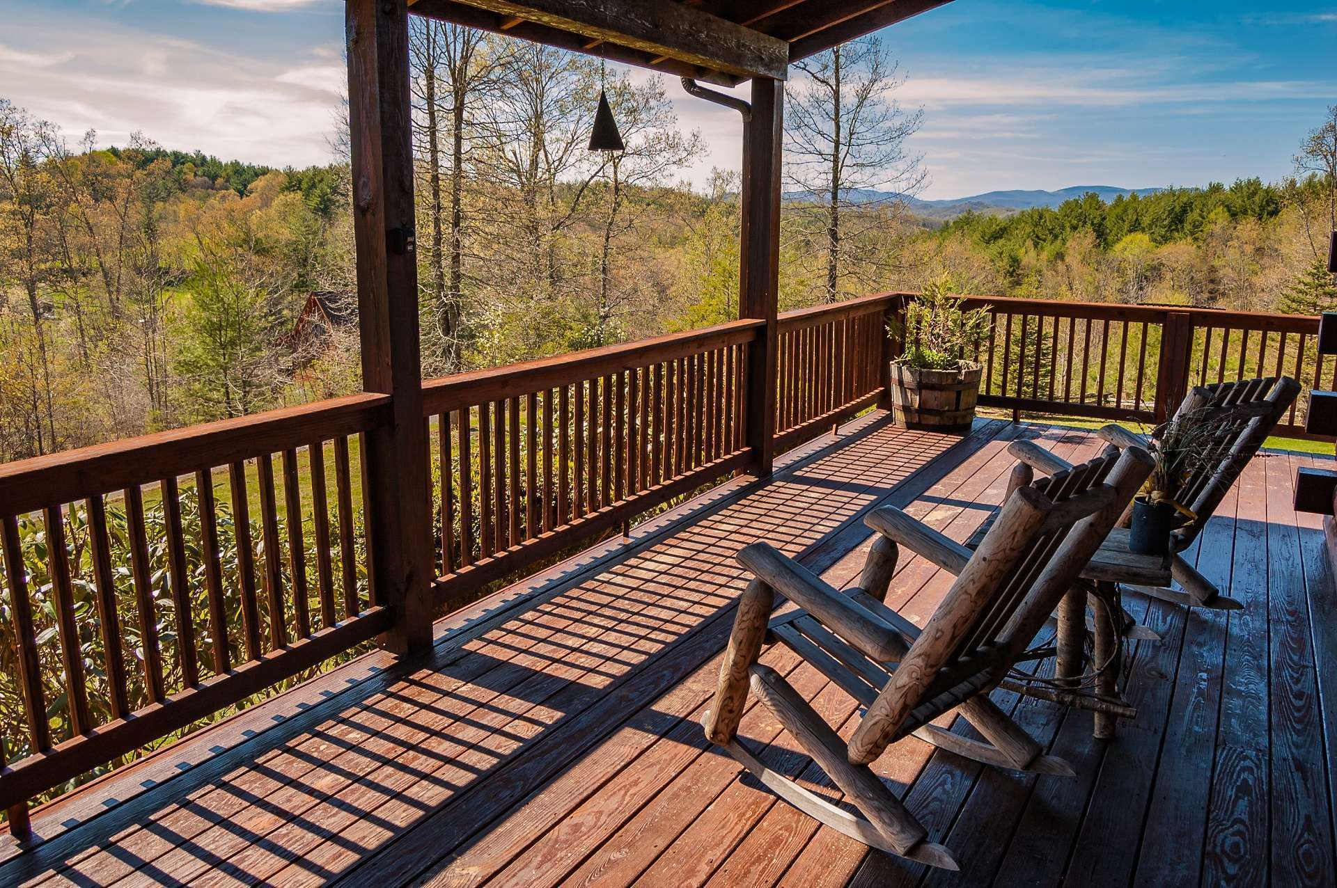 With two covered porches and vast decking, this cabin offers abundant space for outdoor dining, entertaining, or...