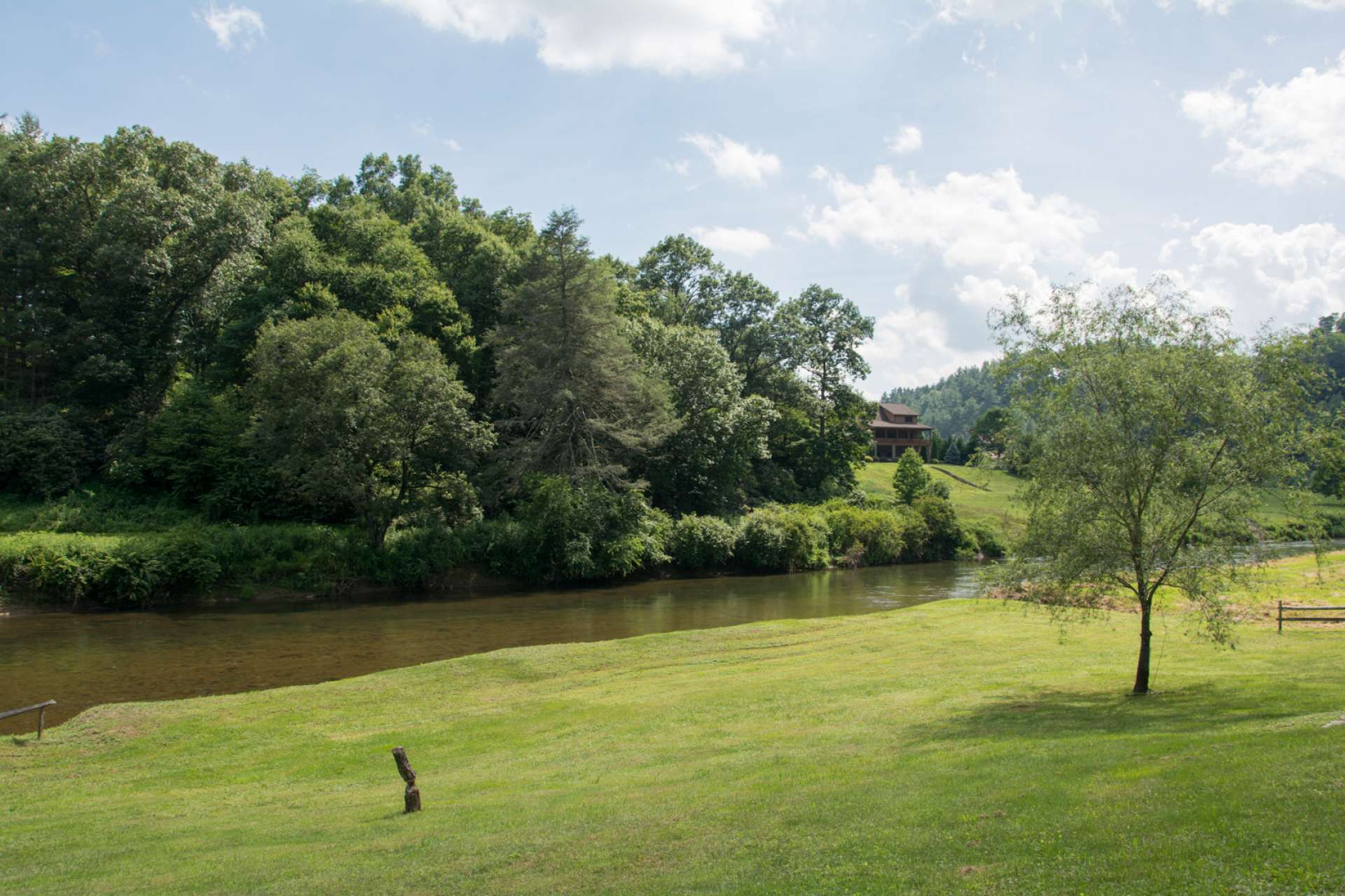Easy access to the river for kayaking, tubing, fishing or just wading. And then enjoy sharing stories, good food, and making memories in the outdoor barbeque area with the sounds of the river and surrounding mountains.