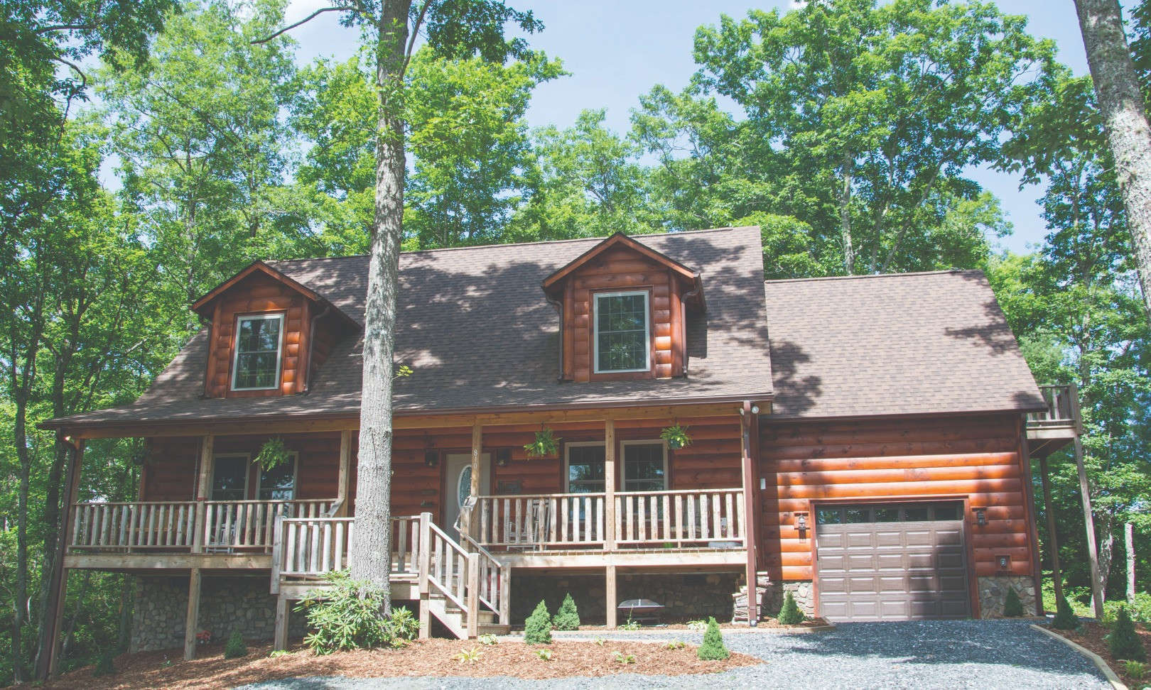 Are you looking for a cabin with common river access for your summer retreats to the North Carolina Mountains? Then take a look at this 3-bedroom, 2.5-bath cabin located in Brightwater on The New River.