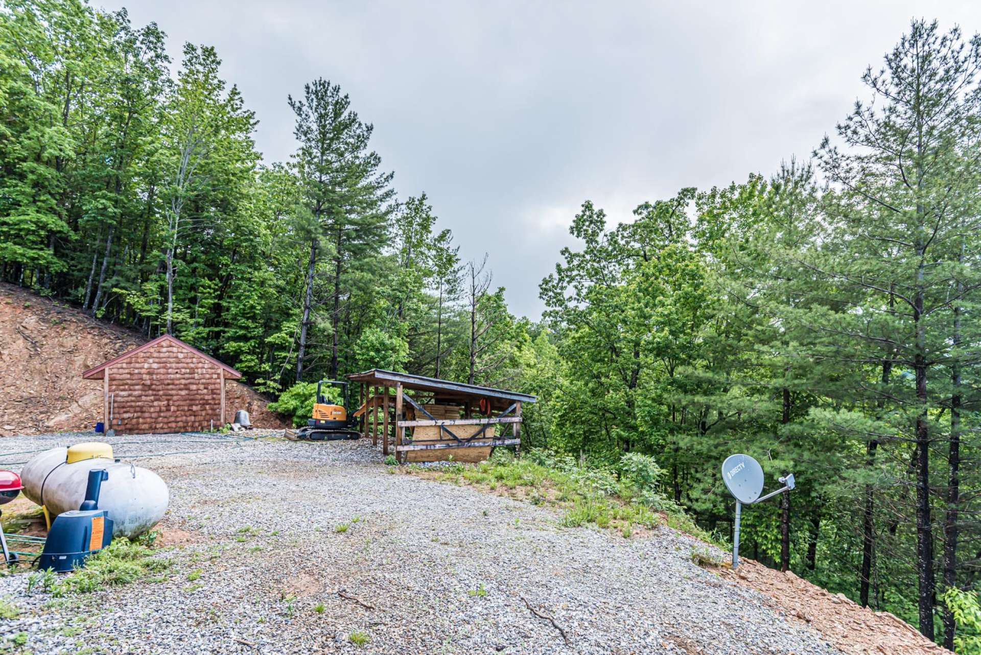 Also included is an outbuilding  that conforms to the design of the cabin and is wired with electricity creating a great option for a workshop or storage space.