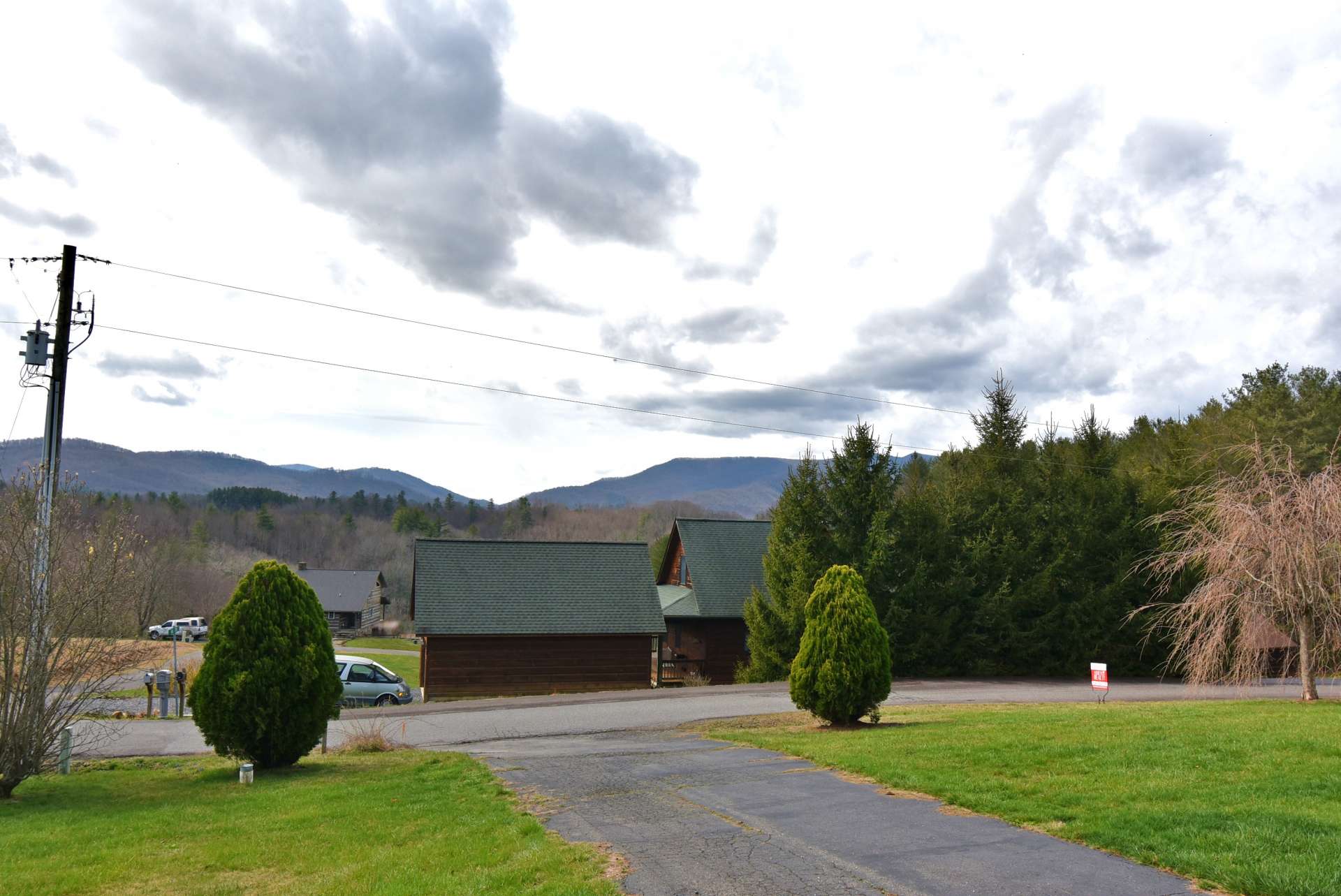 Cradled in a 1.29 acre setting in Clearview Ridge, a well established quiet community convenient to the Jeffersons, the historic New River, and the hiking and horseback riding trails of Grayson Highlands State Park.