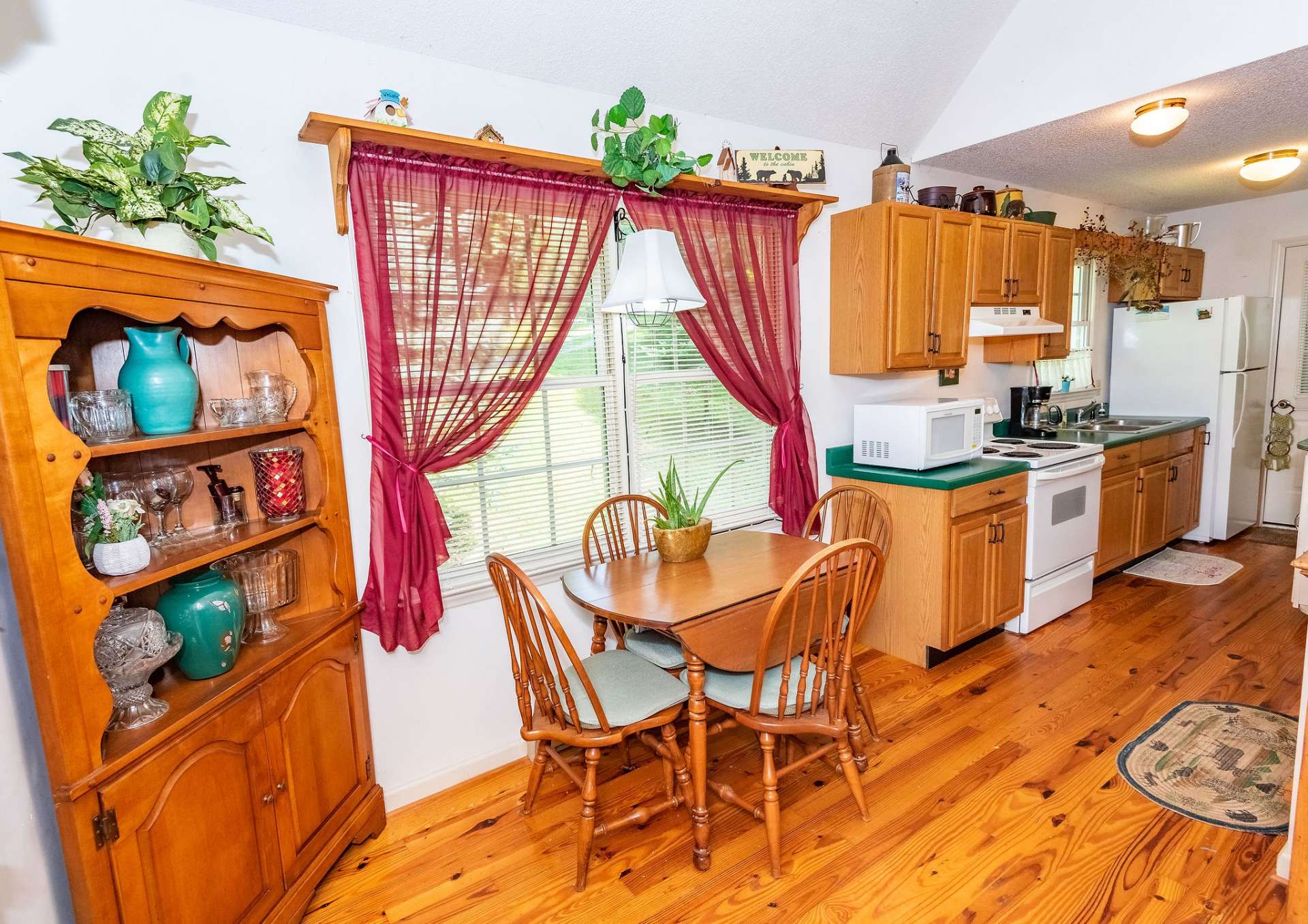 Dining area, perfect for enjoying morning coffee or dinner with family/friends