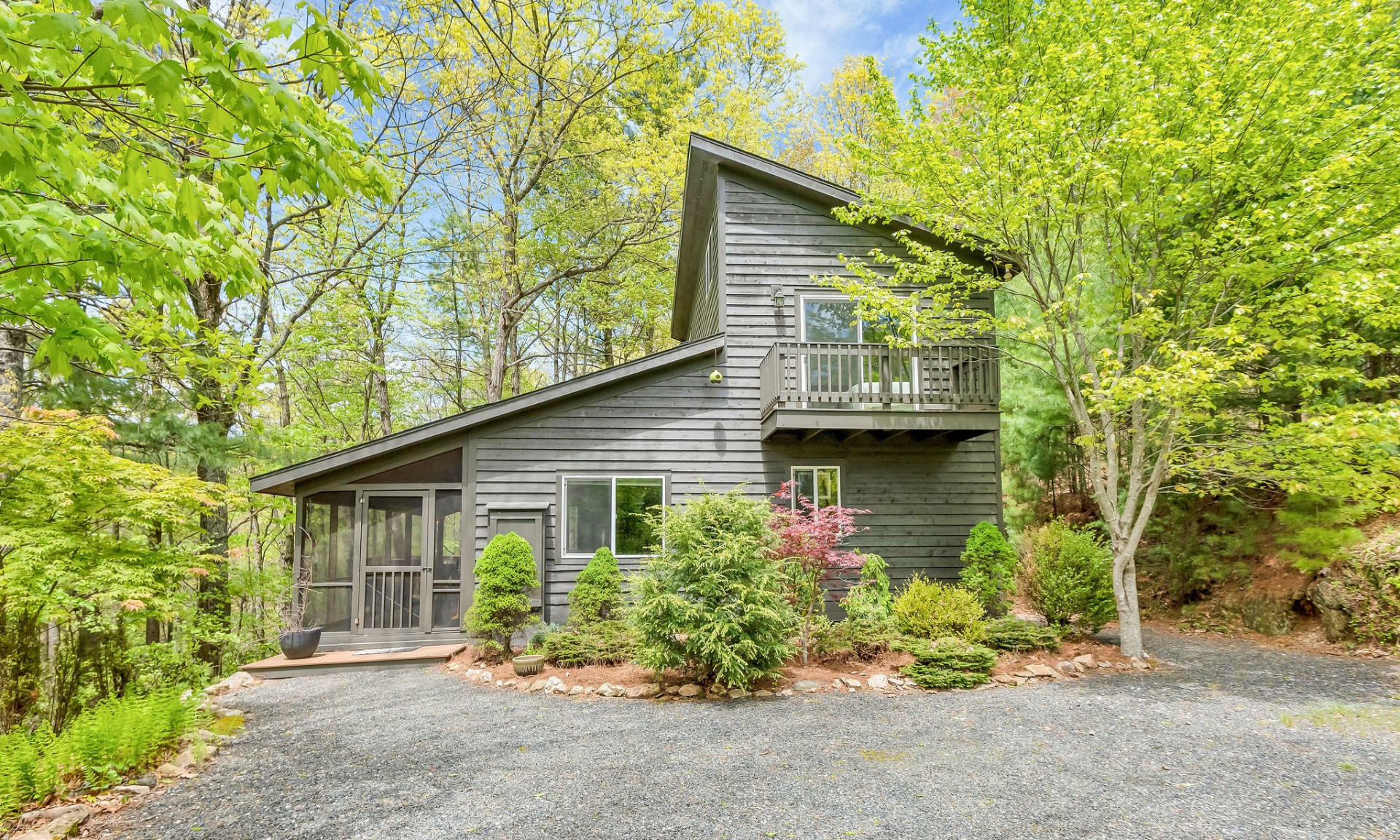 NC Mountain Cottage Off Blue Ridge Parkway