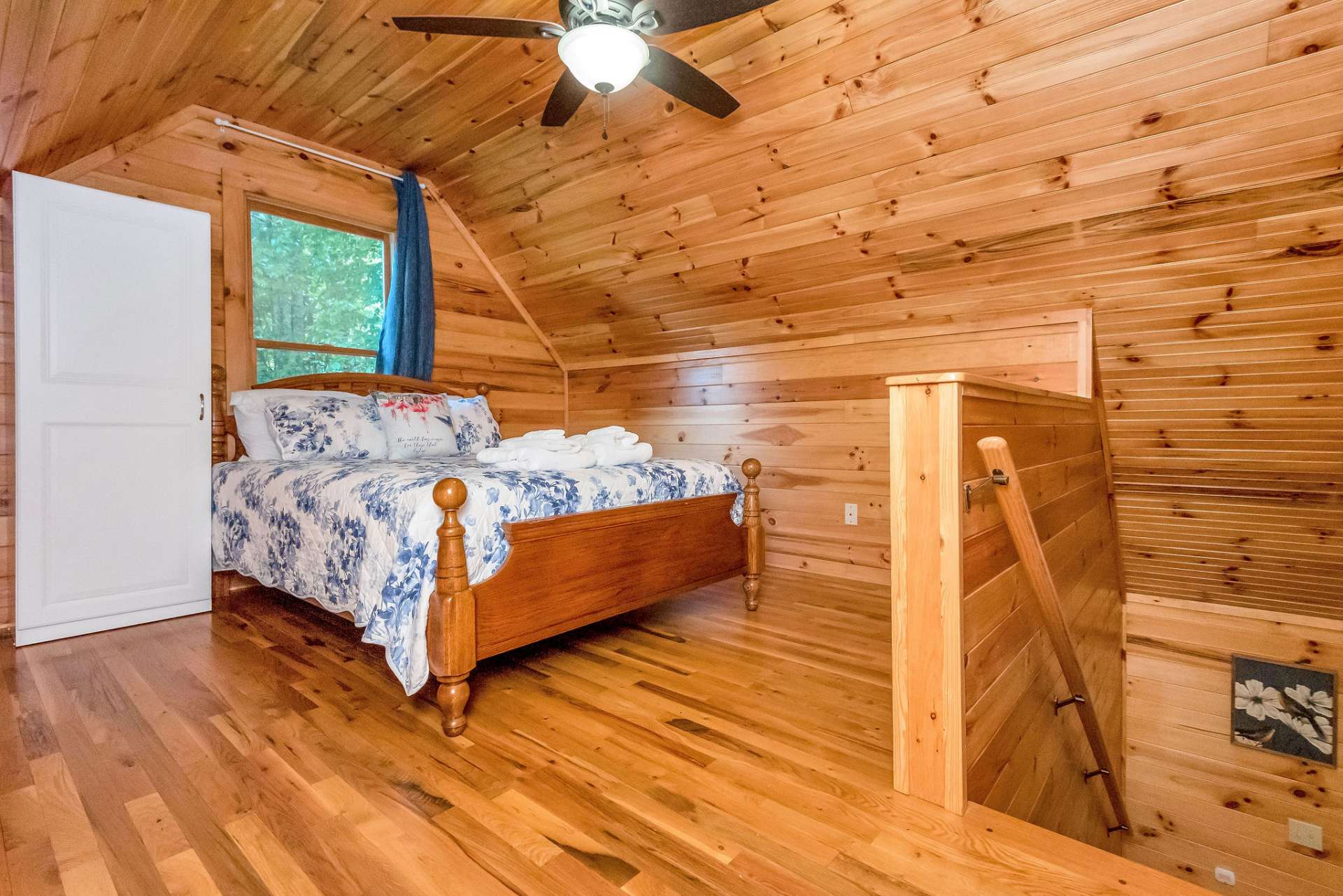 Loft bedroom for your guests to enjoy.