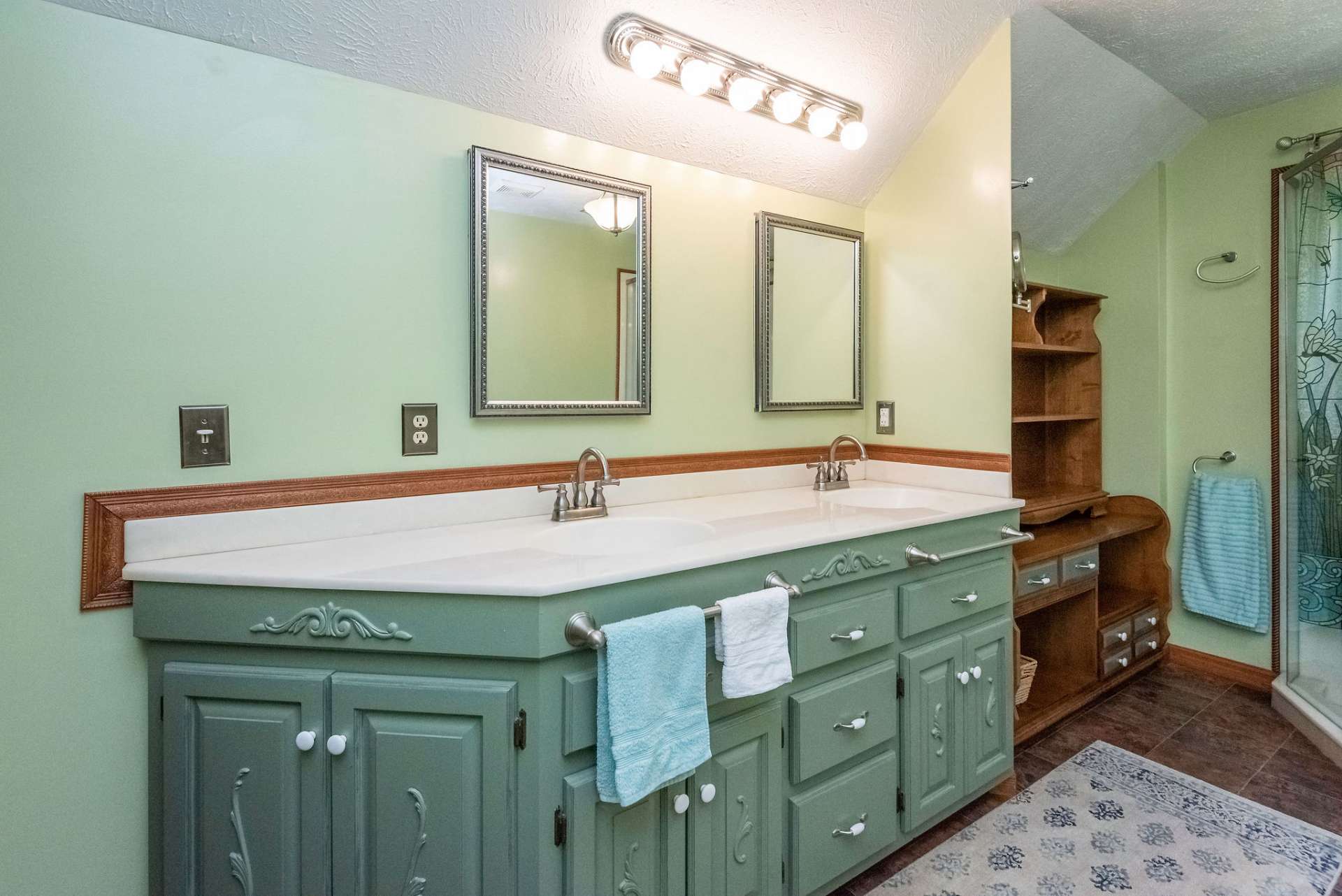 Double sinks and abundant storage.