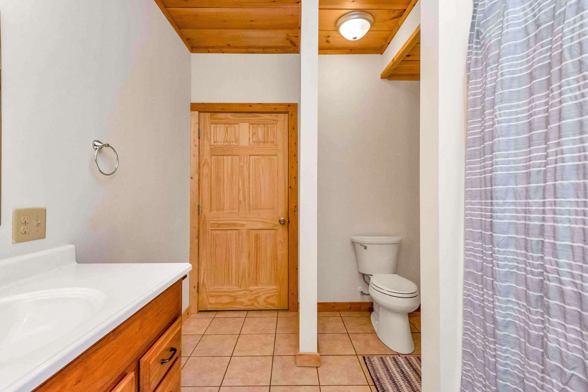 Main level bath off of kitchen area.