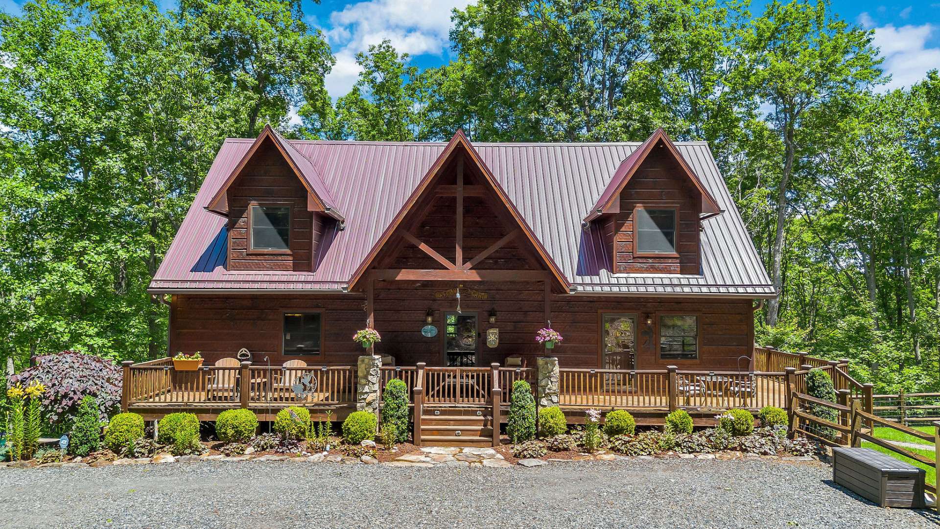Tucked away in The Woodlands community, this cabin offers peace, privacy, and the perfect place to begin your mountain story.