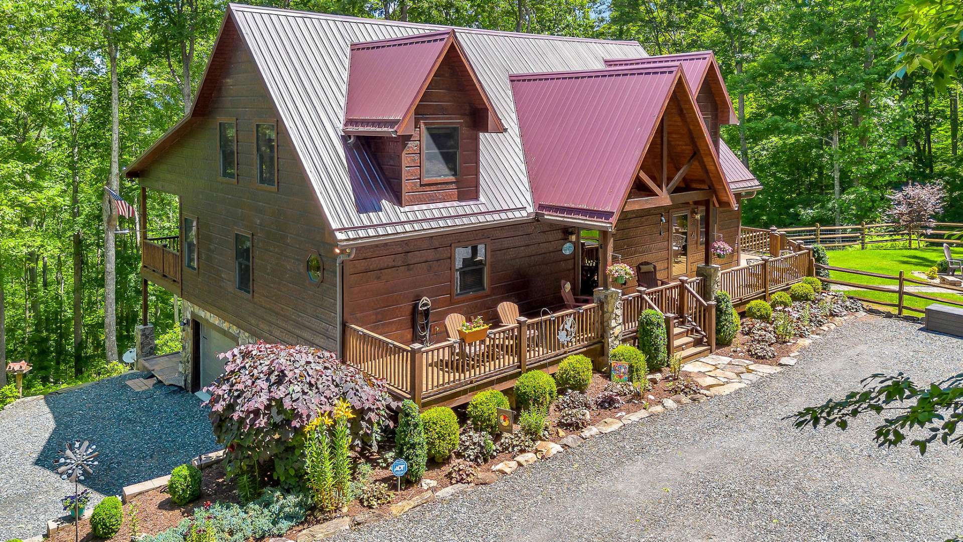 While you’ll feel a world away in this peaceful setting, you’re only a short drive from all the shopping, dining, and culture of West Jefferson.