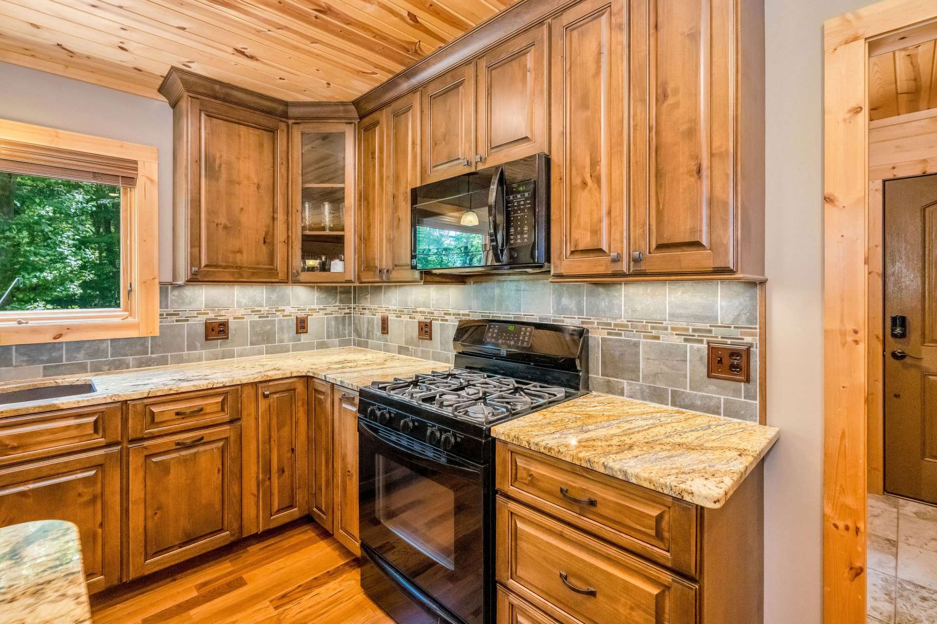 From simmering soups to searing steaks, the gas range delivers precise heat and everyday inspiration for home-cooked meals.