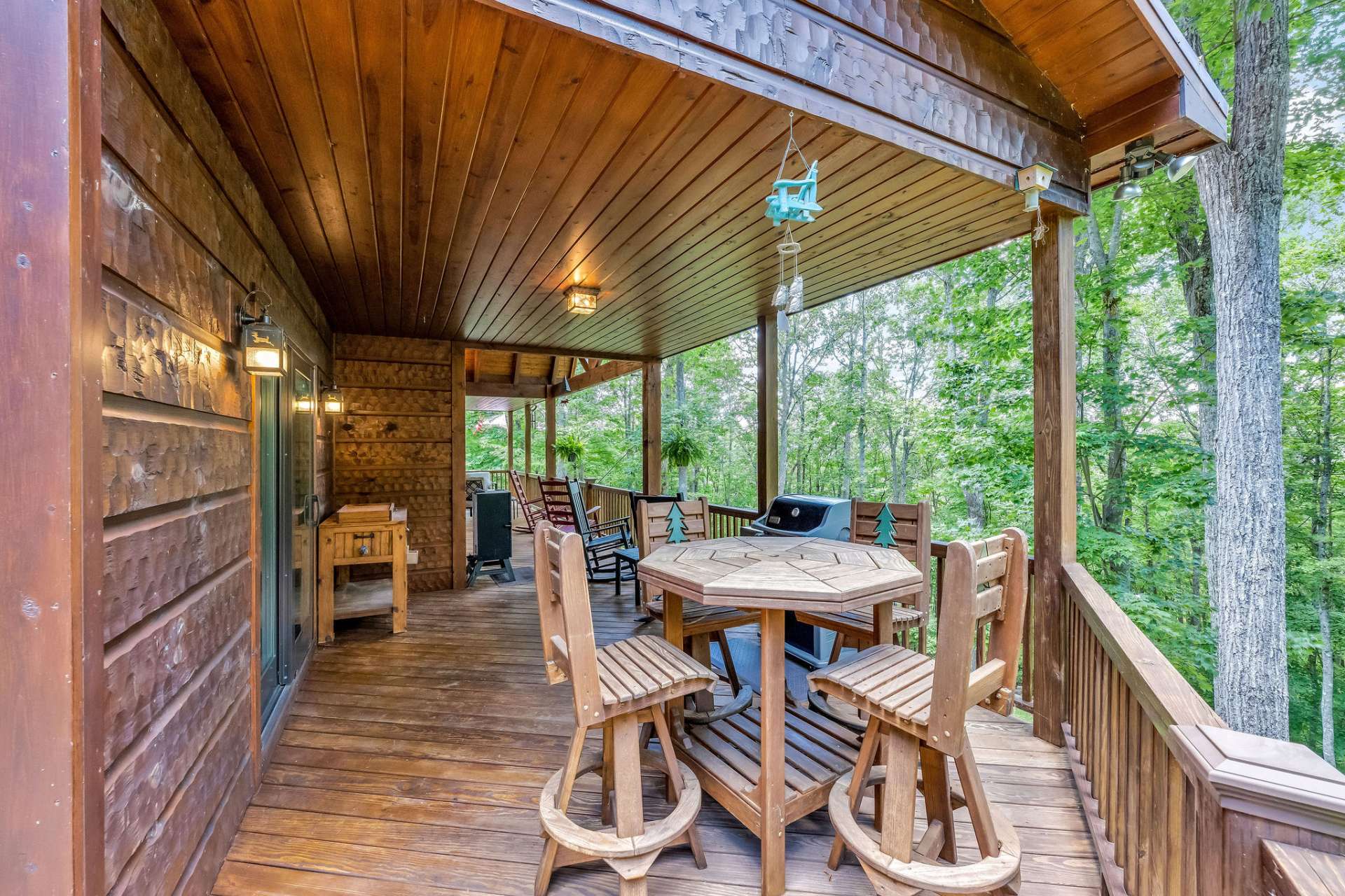 Ideal for fresh-air meals and neighborhood parties.