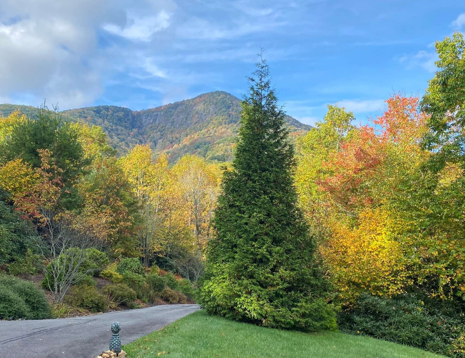 Beautiful colors frame the Mountain in Fall.