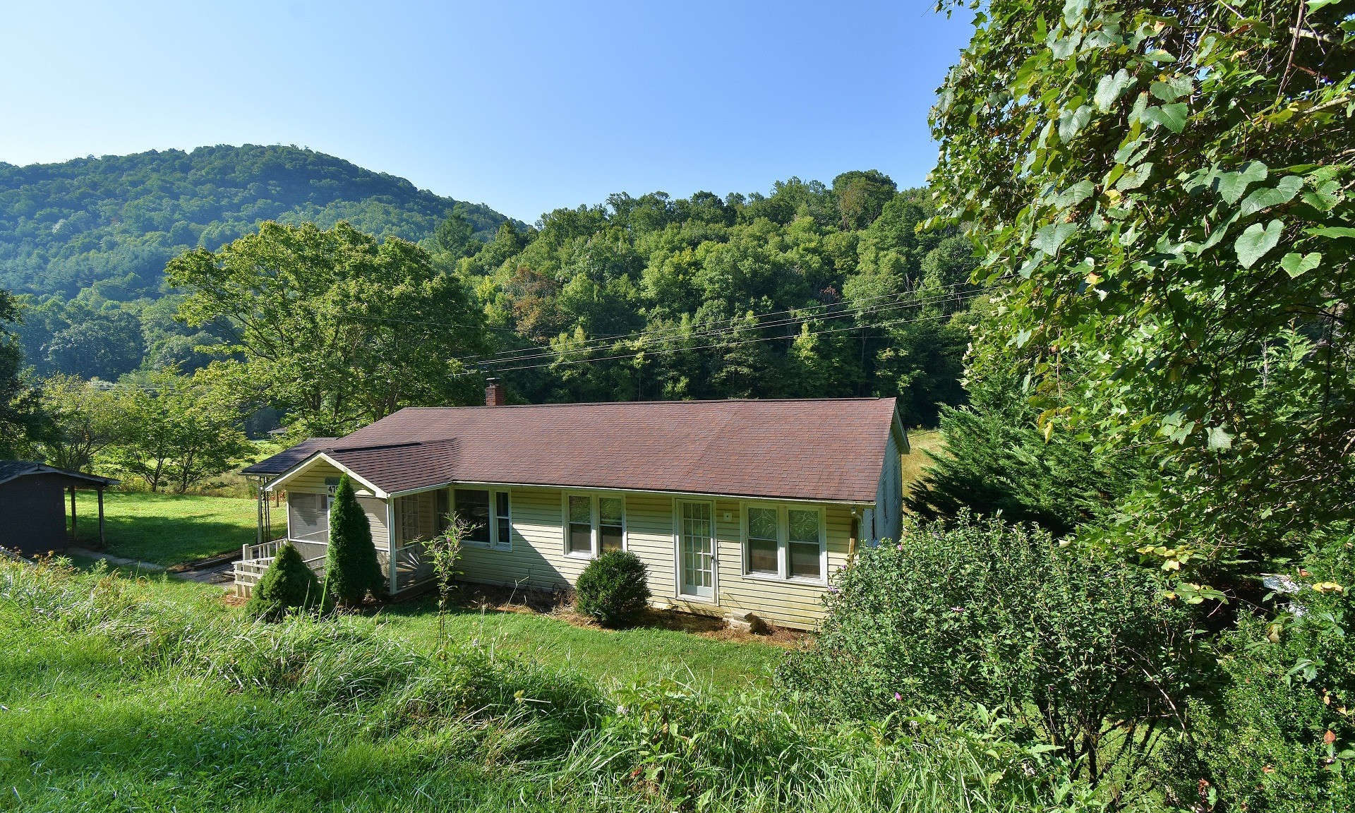 COUNTRY LIVING! Enjoy country living with room to roam on this 70 acre farm in the Lansing area of Ashe County in the NC Mountains.