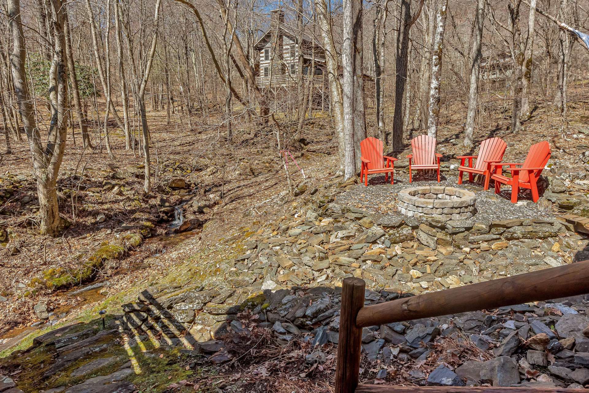 This cabin's fire pit by the stream is an absolute gem. Imagine gathering around with loved ones, roasting marshmallows, and sharing stories as the sound of the stream adds to the ambiance.