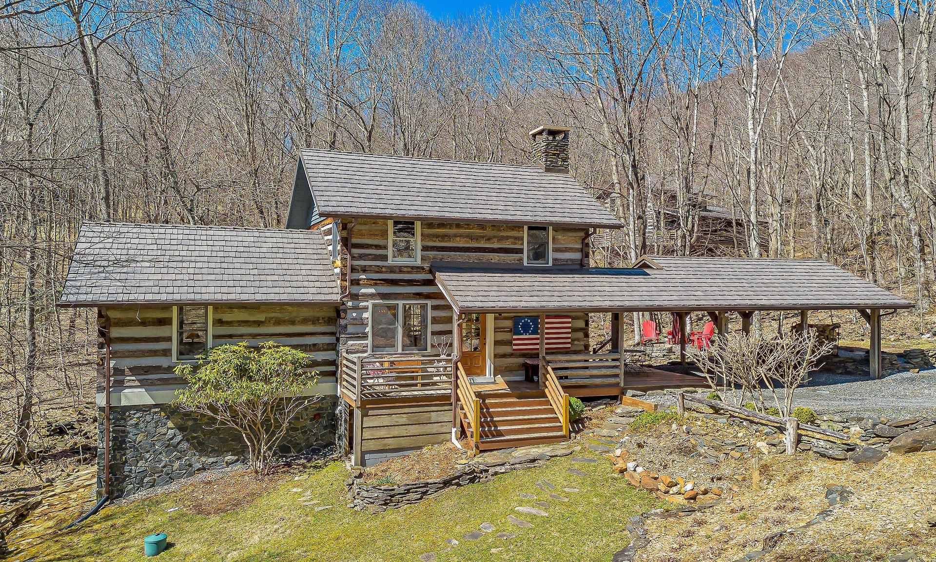 NC Mountain Creekside Log Cabin