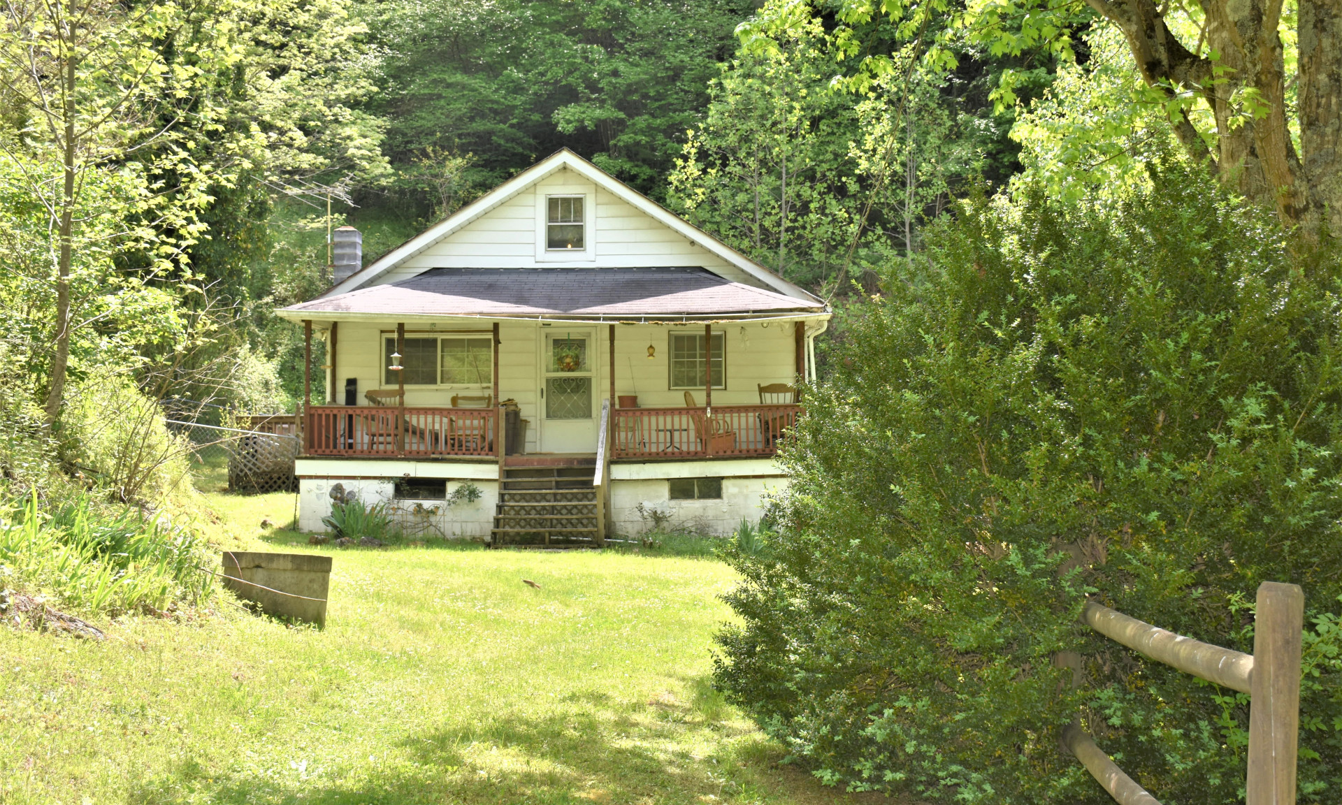 NC Mountain Creekfront Mini Farm in the Lansing area of Ashe County.