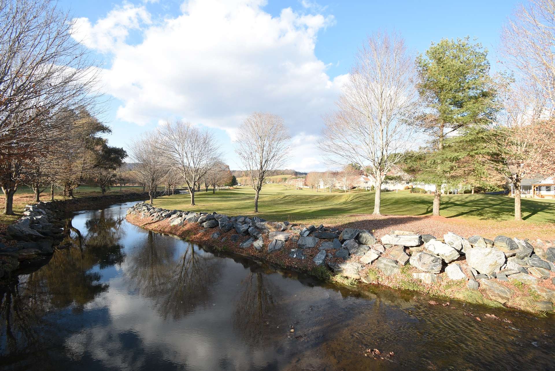 Take a stroll down to the creek for an afternoon picnic.