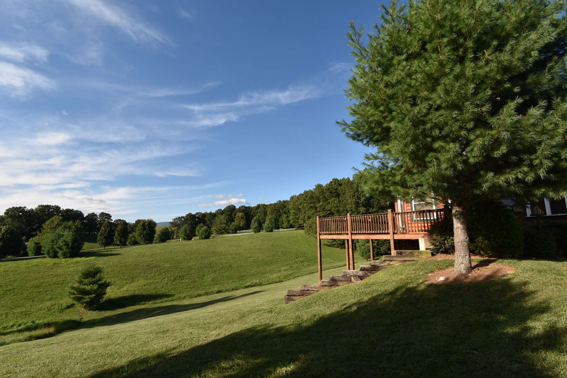 The open setting allows for plenty of space for gardening and play area. The Bear Creek community offers common areas that include ponds, pool and clubhouse.