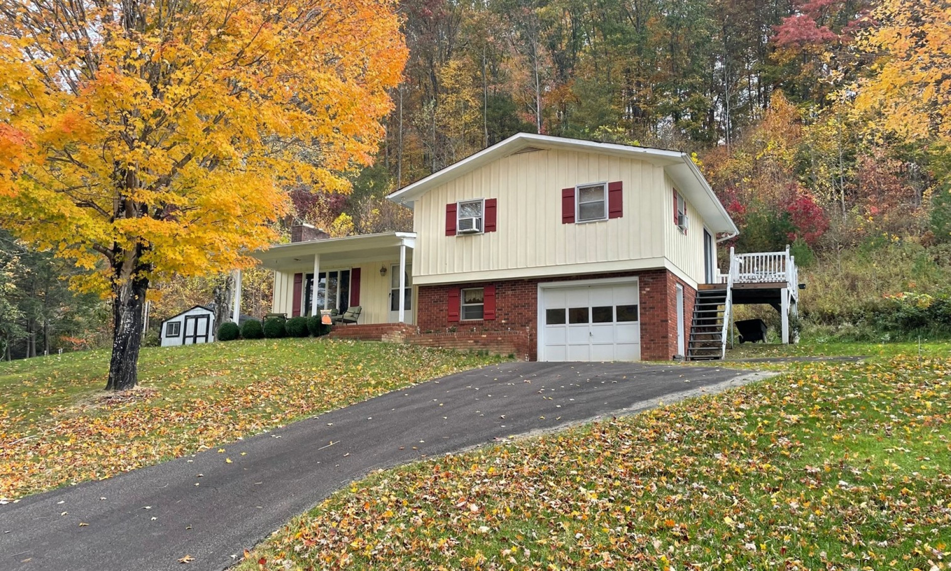 NC Mountain Home Lansing