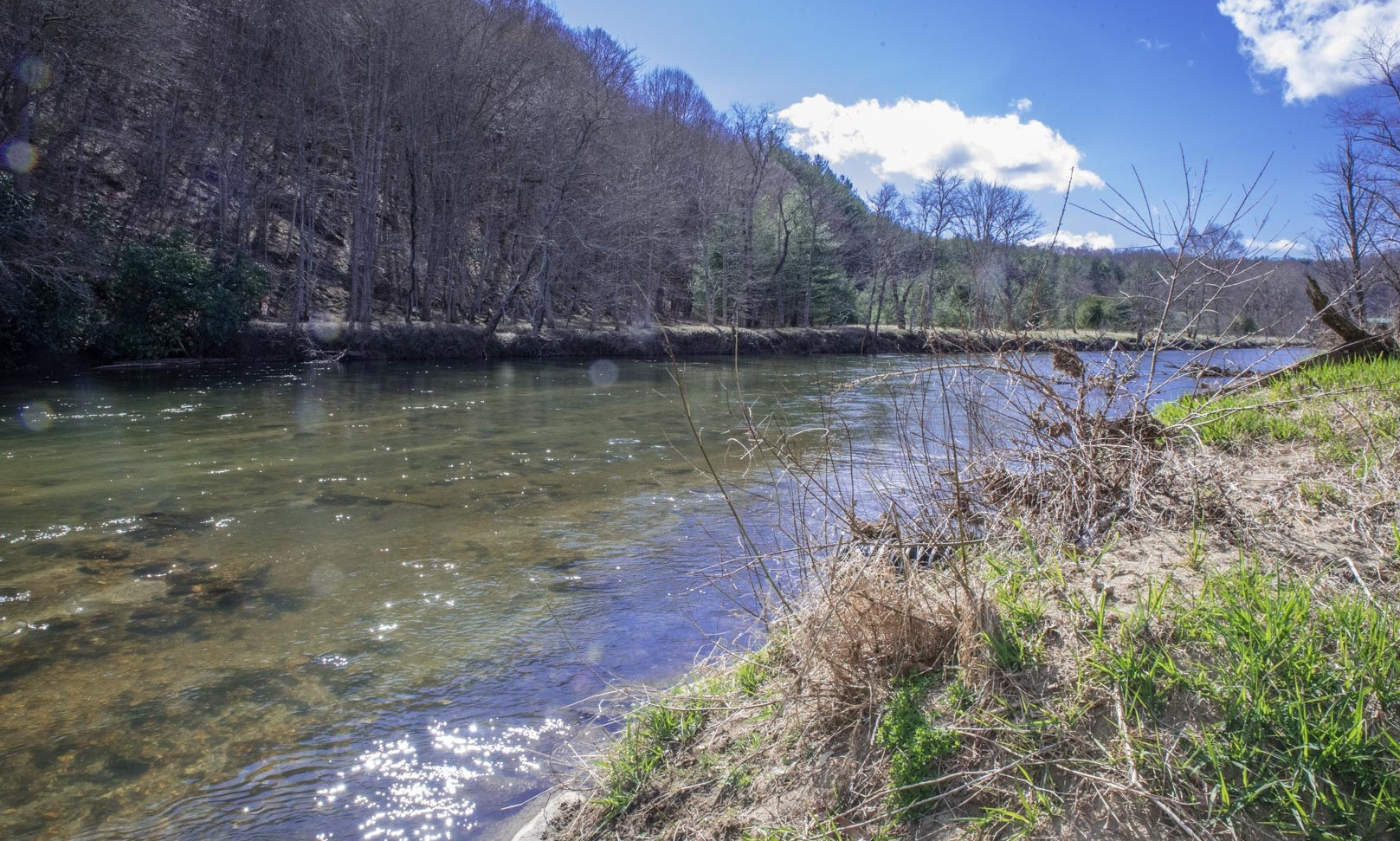 Fox Hall is a new gated community offering large building lots with mixed terrain, gorgeous views of the South Fork of The New River and also views of Little Peak Mountain, which is owned by the state of NC and part of the New River State Park.