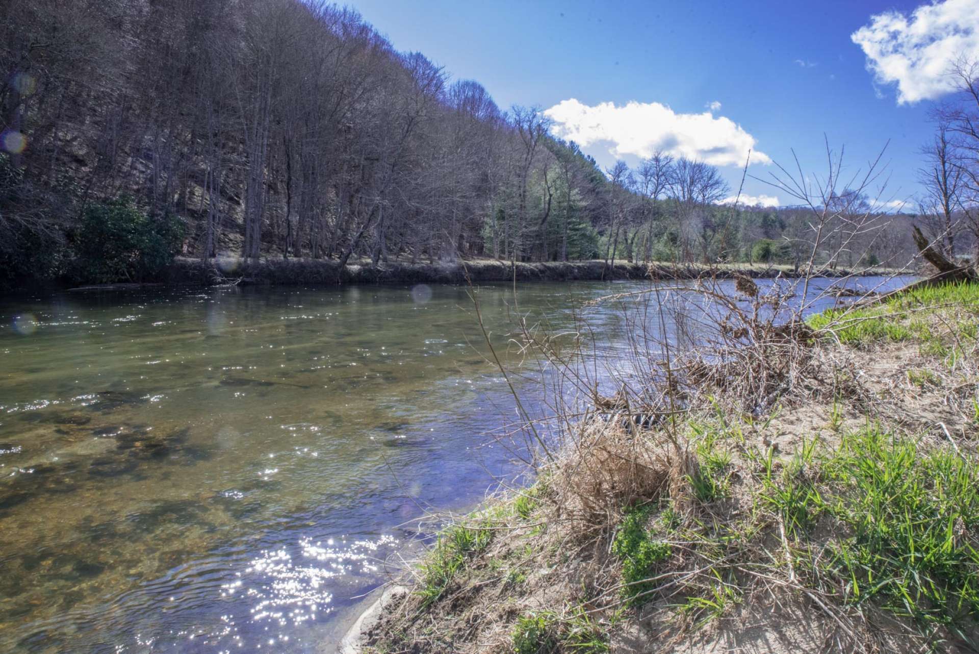 The common area provides easy  access to the river for tubing, kayaking, canoeing, or fishing.